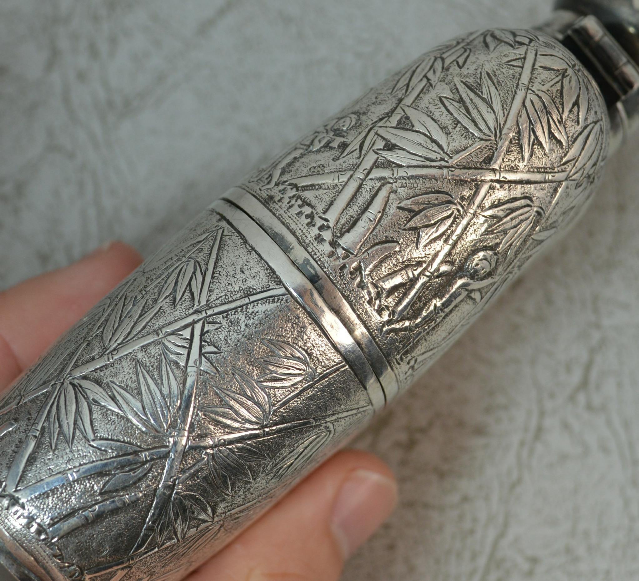 Beeindruckender, schwerer, in Japan hergestellter Hipflask aus massivem Silber im Angebot 1