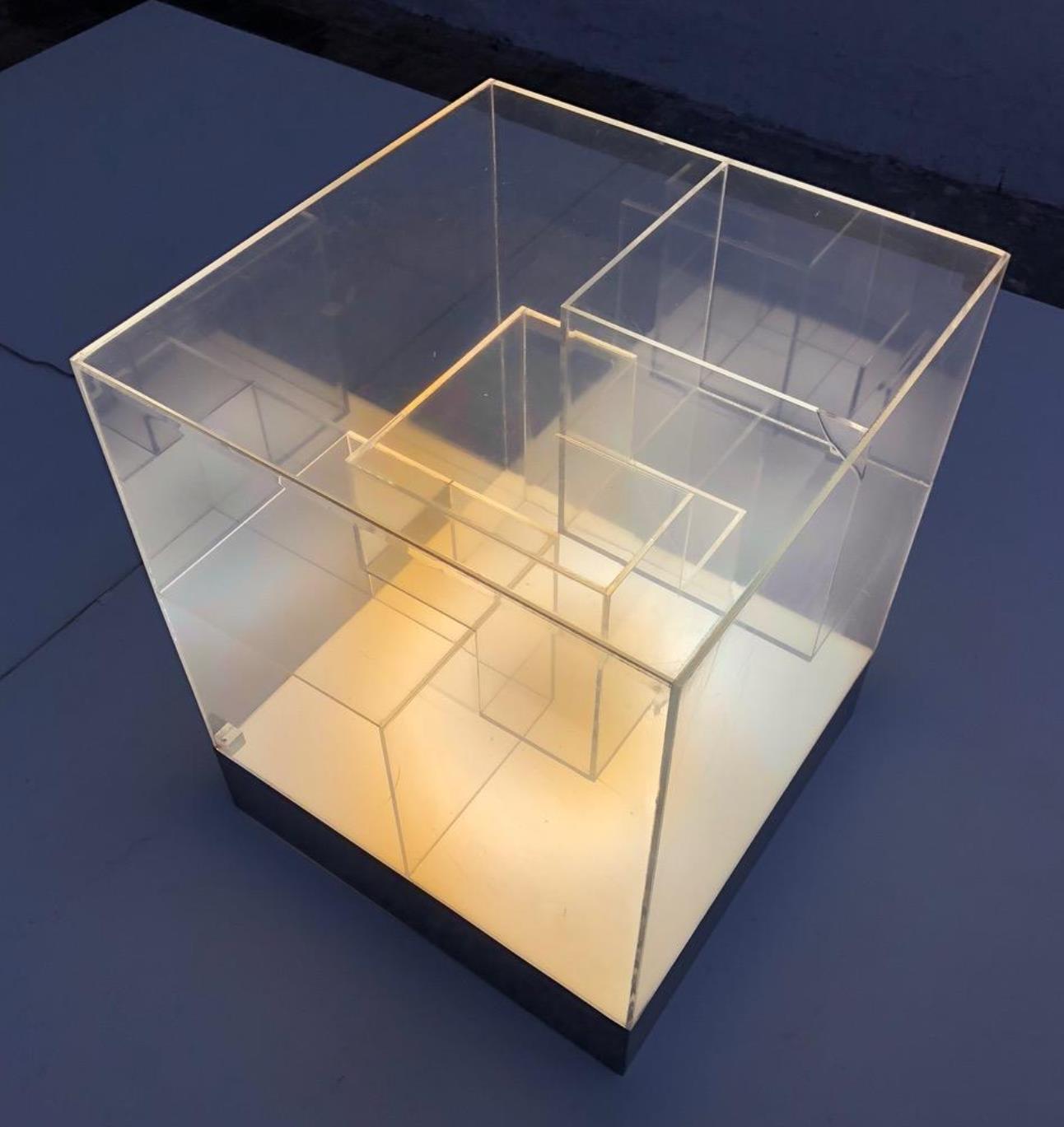 Impressive Italian Acrylic Light Sculpture in the Style of Gianfranco Fini, 1969 4