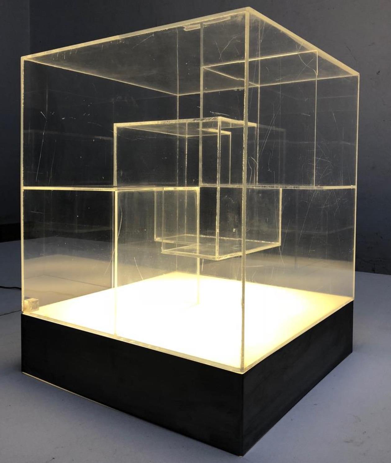 Minimalist Impressive Italian Acrylic Light Sculpture in the Style of Gianfranco Fini, 1969