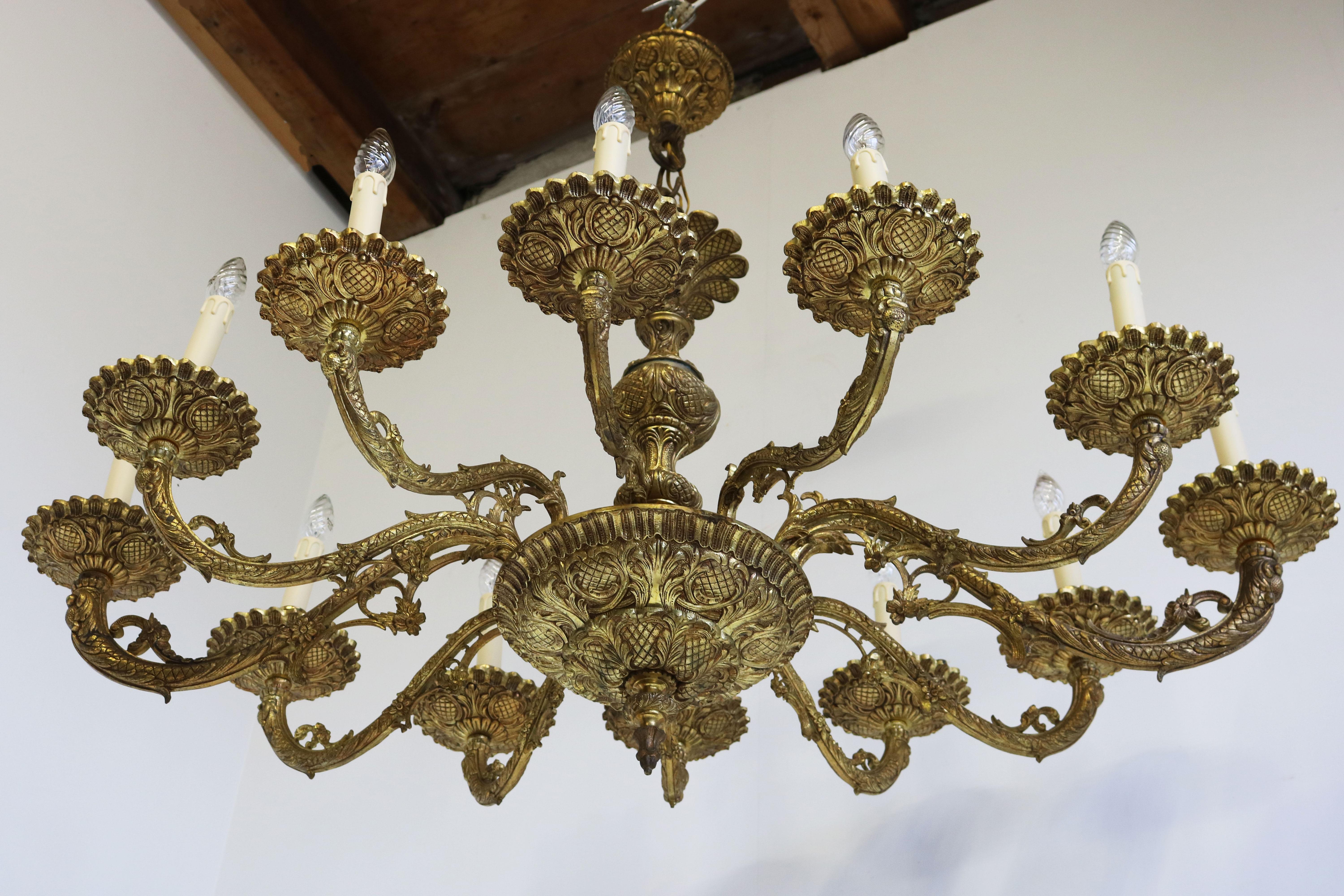 Impressive Italian Antique Oval Chandelier 1920s Classical Style Cast Brass Gold For Sale 6