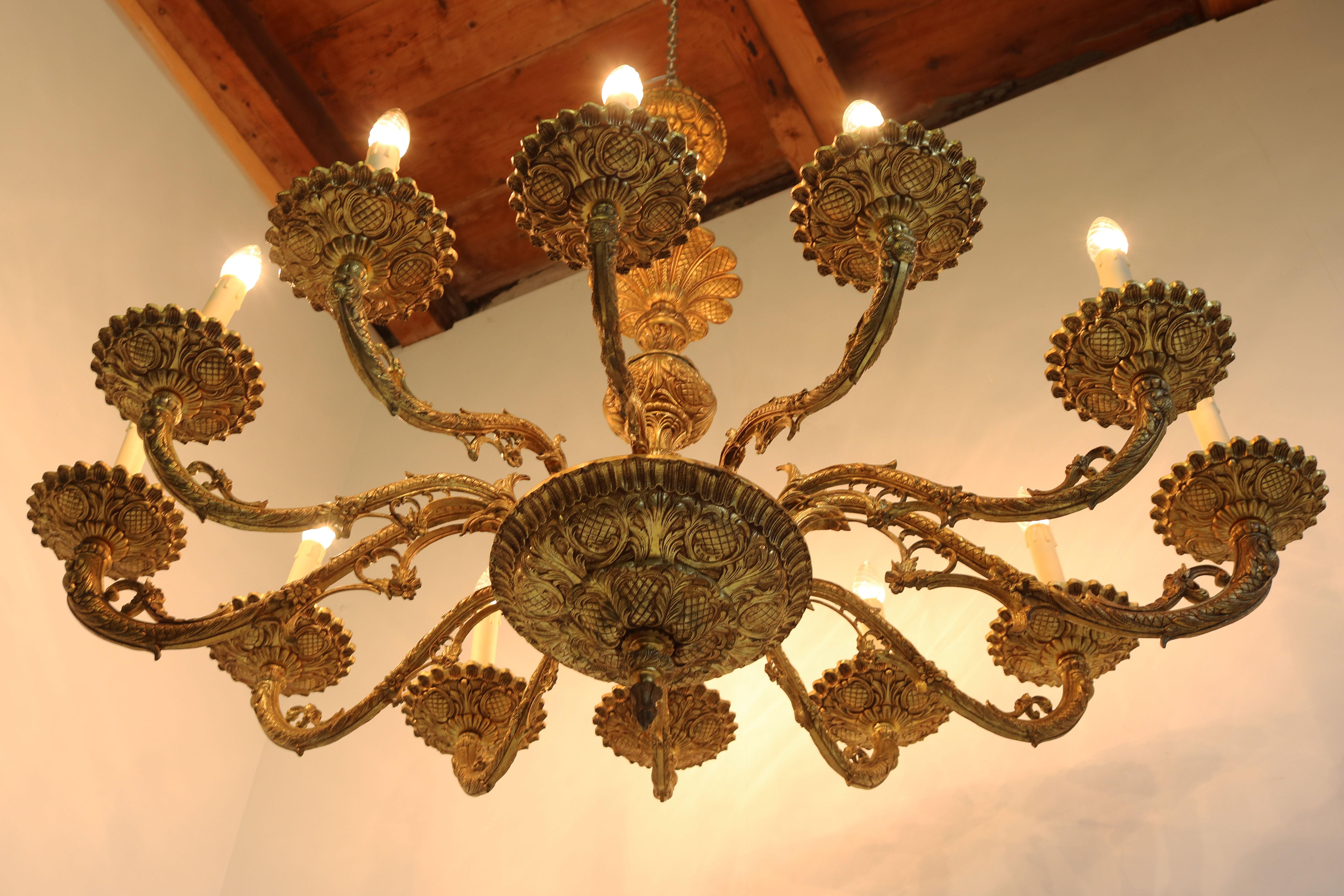 Impressive Italian Antique Oval Chandelier 1920s Classical Style Cast Brass Gold For Sale 8