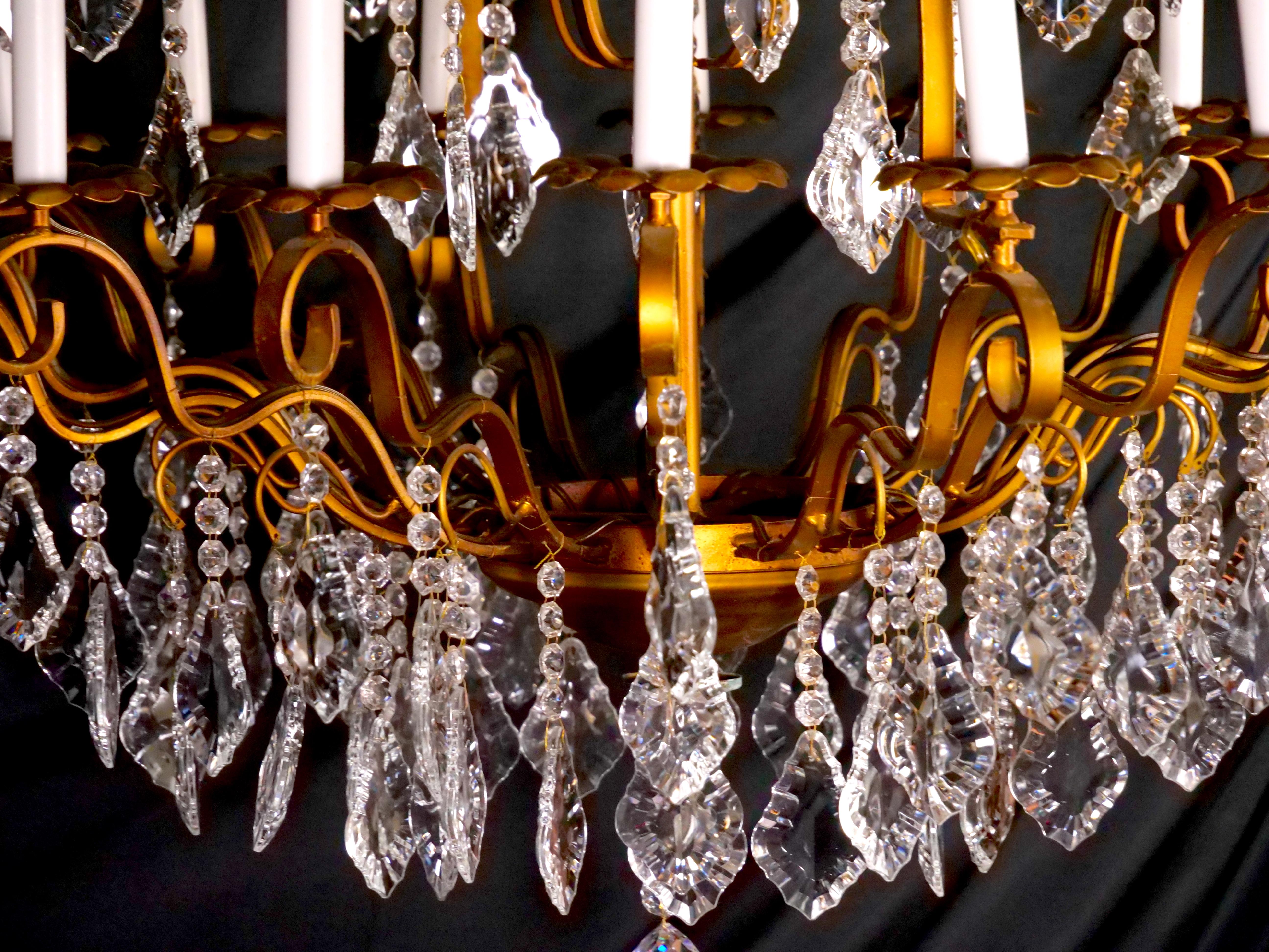 Impressive Italian Gilt Brass Frame Sixteen Light Cut Crystal Chandelier For Sale 5
