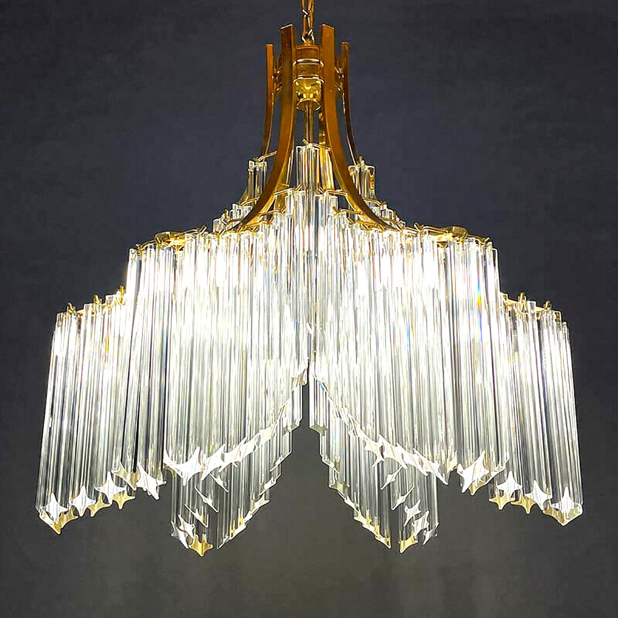 Impresionante araña italiana de cristal de Murano en forma de cascada escultórica dorada de Venini en venta 2