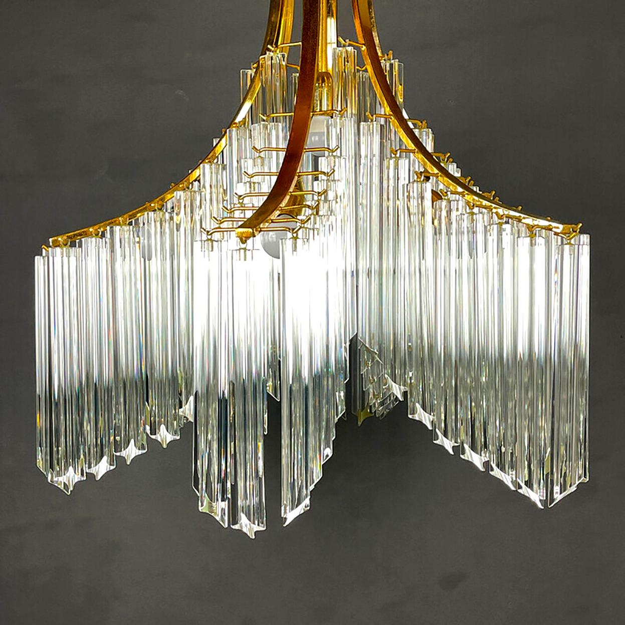 Impresionante araña italiana de cristal de Murano en forma de cascada escultórica dorada de Venini en venta 3