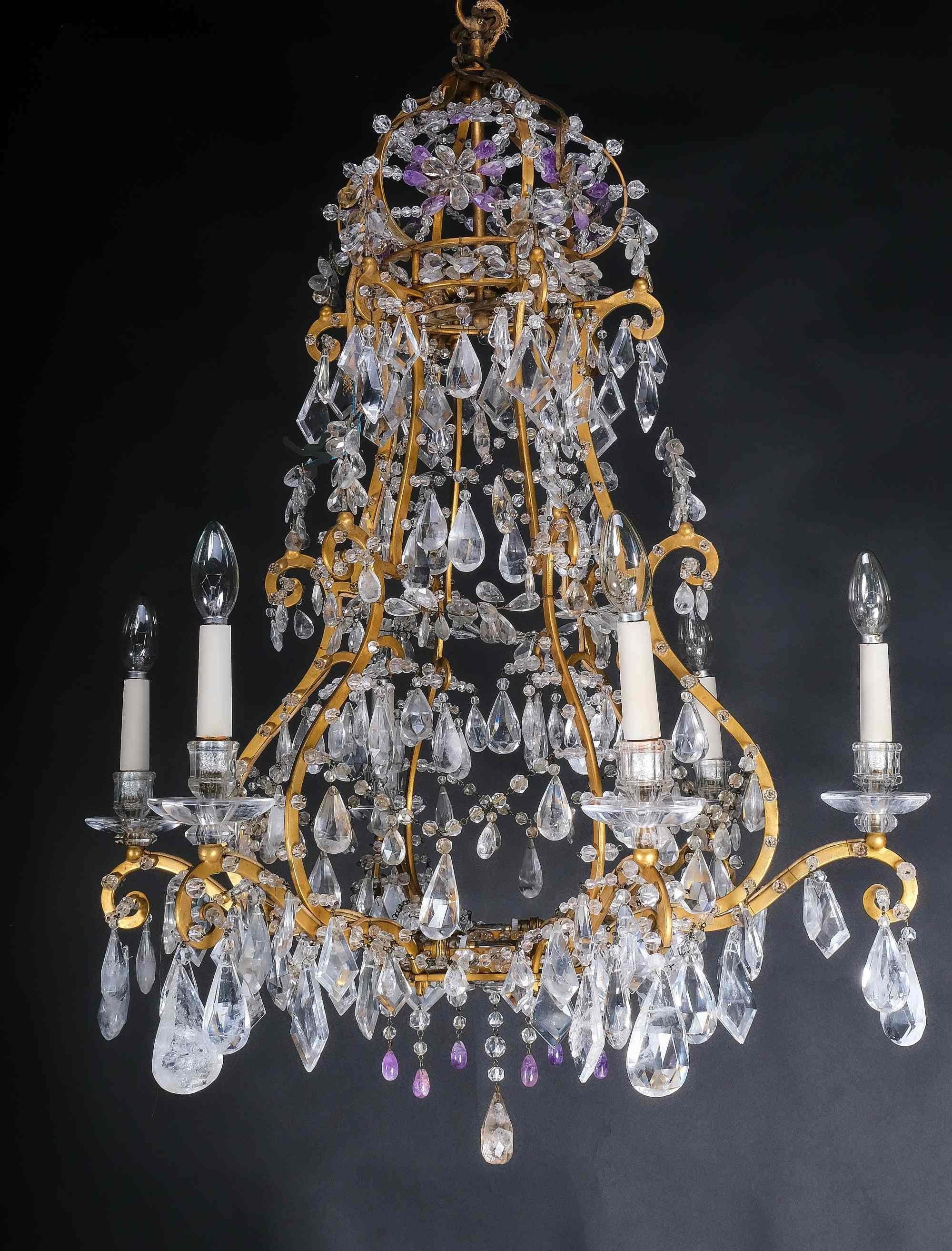 Very finely worked, patinated and gilded wrought iron and gilded chandelier, with six lights and others integrated. Magnificent hanging in rock crystal and amethyst very good quality. Very rich and fine hanging in rock crystal with accents of