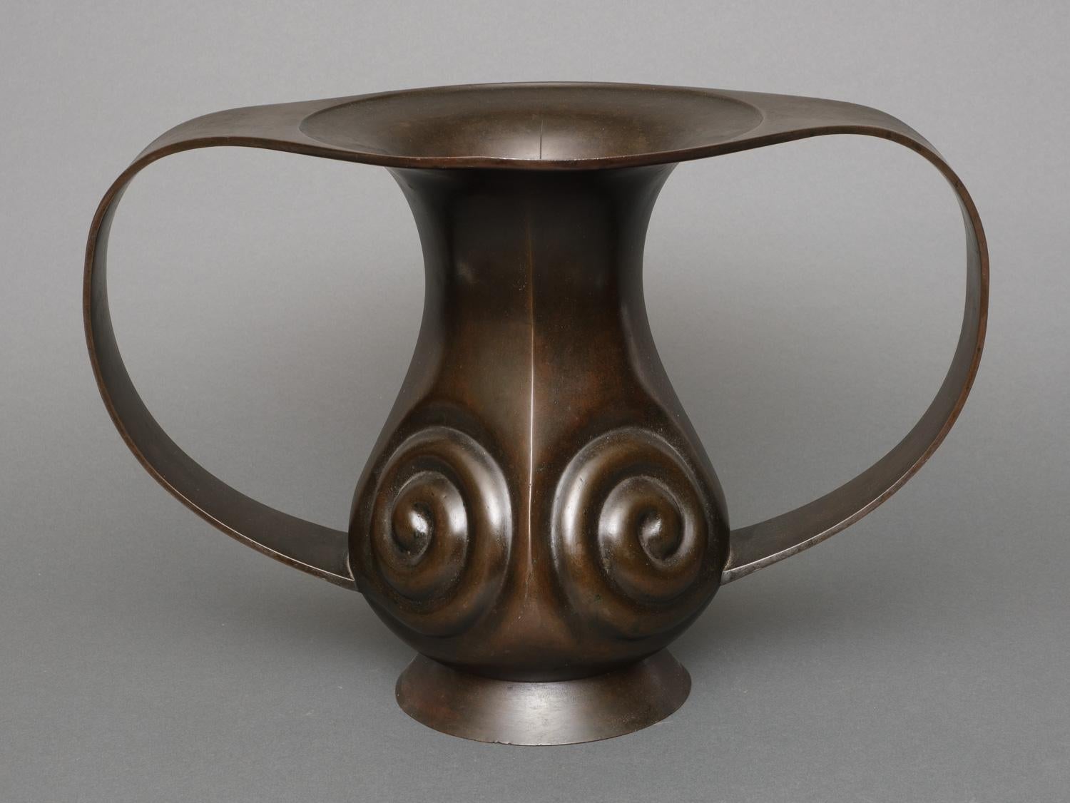 Bronze Impressive Japanese bronze mimikuchi 耳口 (ear-mouth) flying handle vase. For Sale