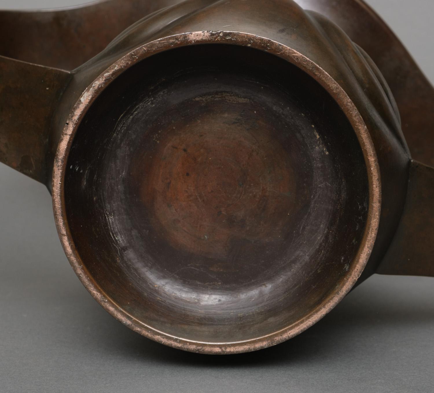 Impressive Japanese bronze mimikuchi 耳口 (ear-mouth) flying handle vase. For Sale 1