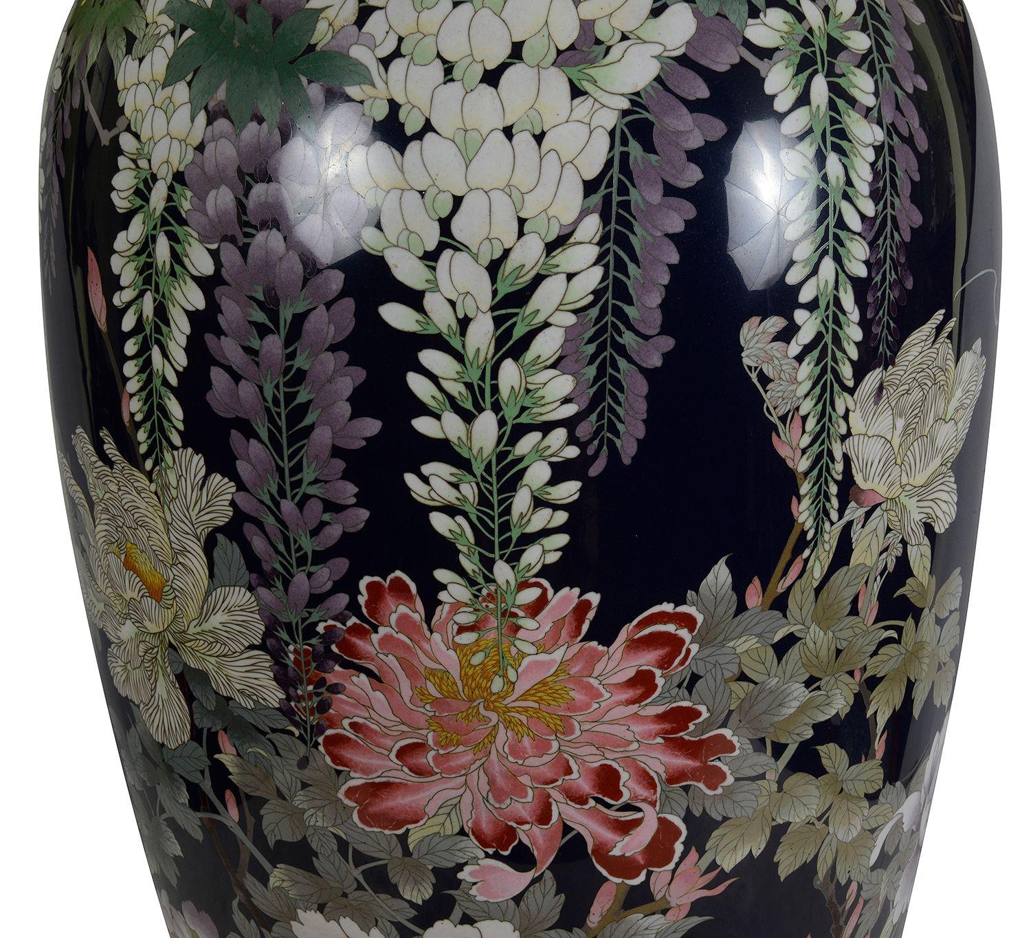 Beeindruckende japanische Cloisonné-Vase, 19. Jahrhundert. 94cm hoch (Japanisch) im Angebot