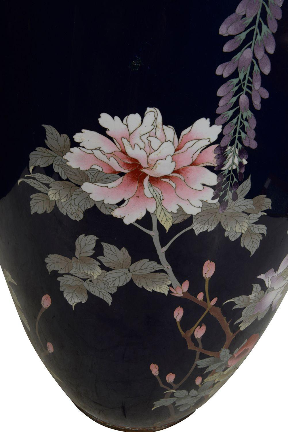 Beeindruckende japanische Cloisonné-Vase, 19. Jahrhundert. 94cm hoch im Angebot 1