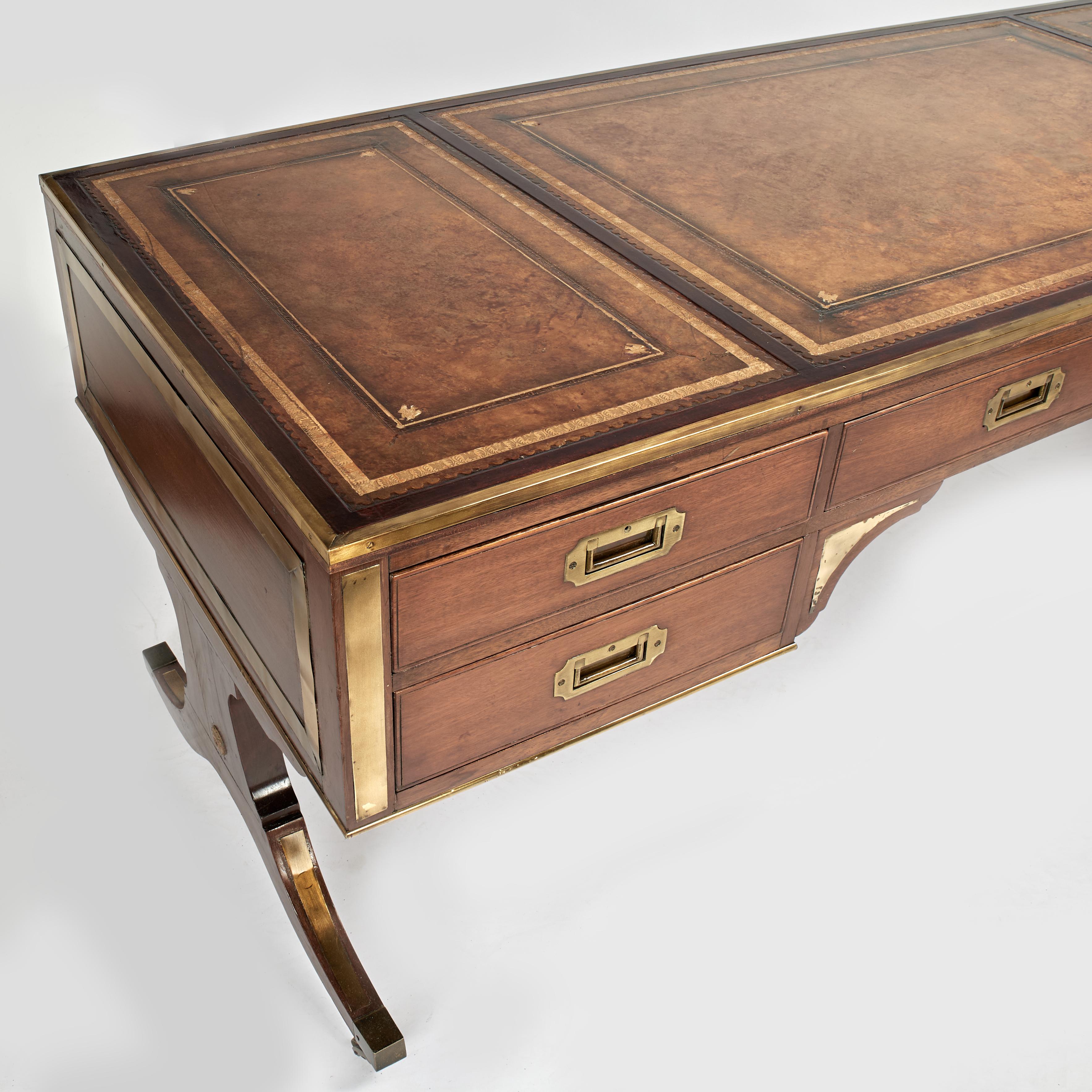 Impressive Large Antique English Regency Style Campaign Desk In Good Condition For Sale In Palm Beach, FL