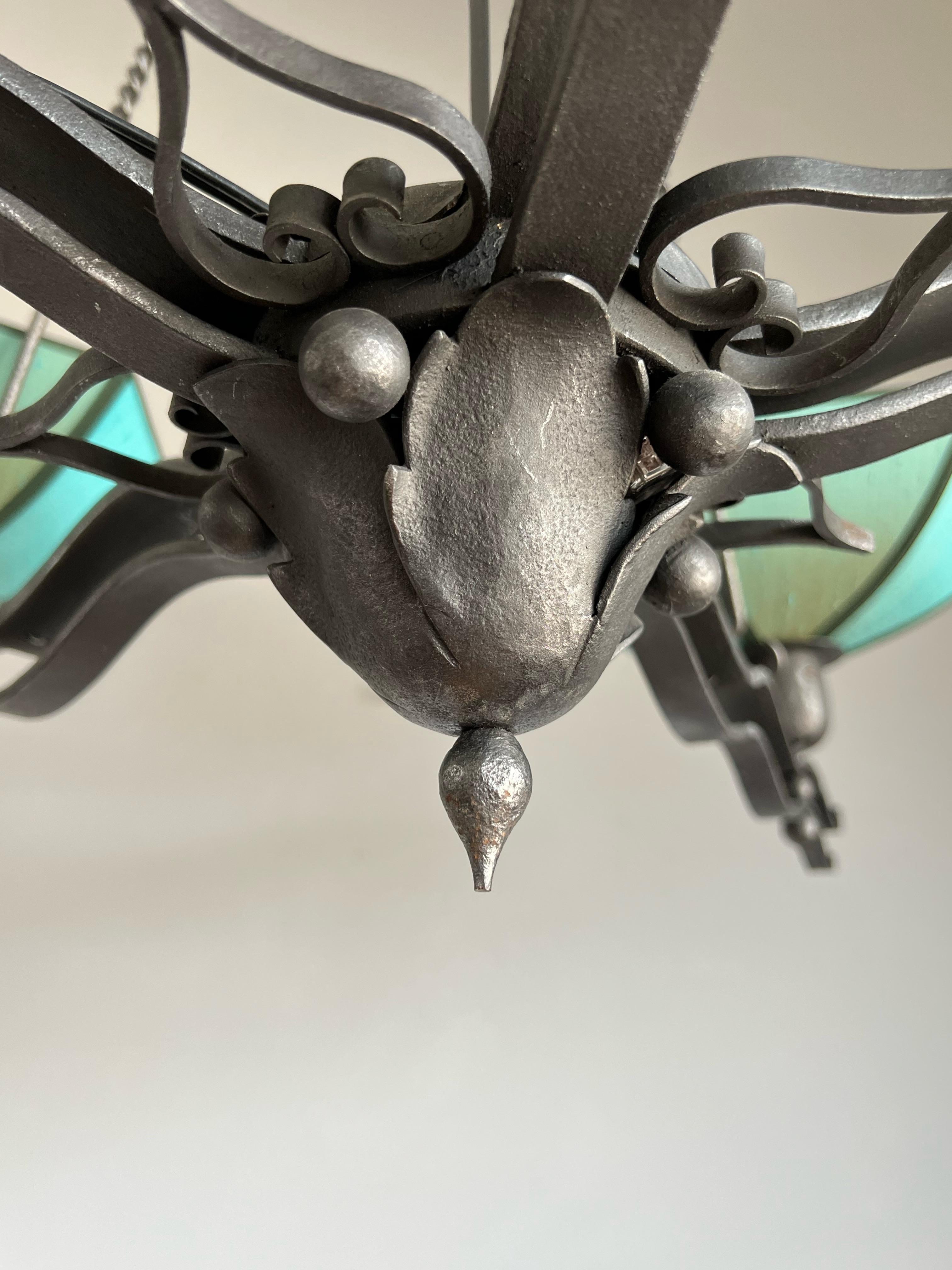 Beeindruckender großer Art-Déco-Kronleuchter aus geschmiedetem Schmiedeeisen mit Salamander-Skulptur im Angebot 7