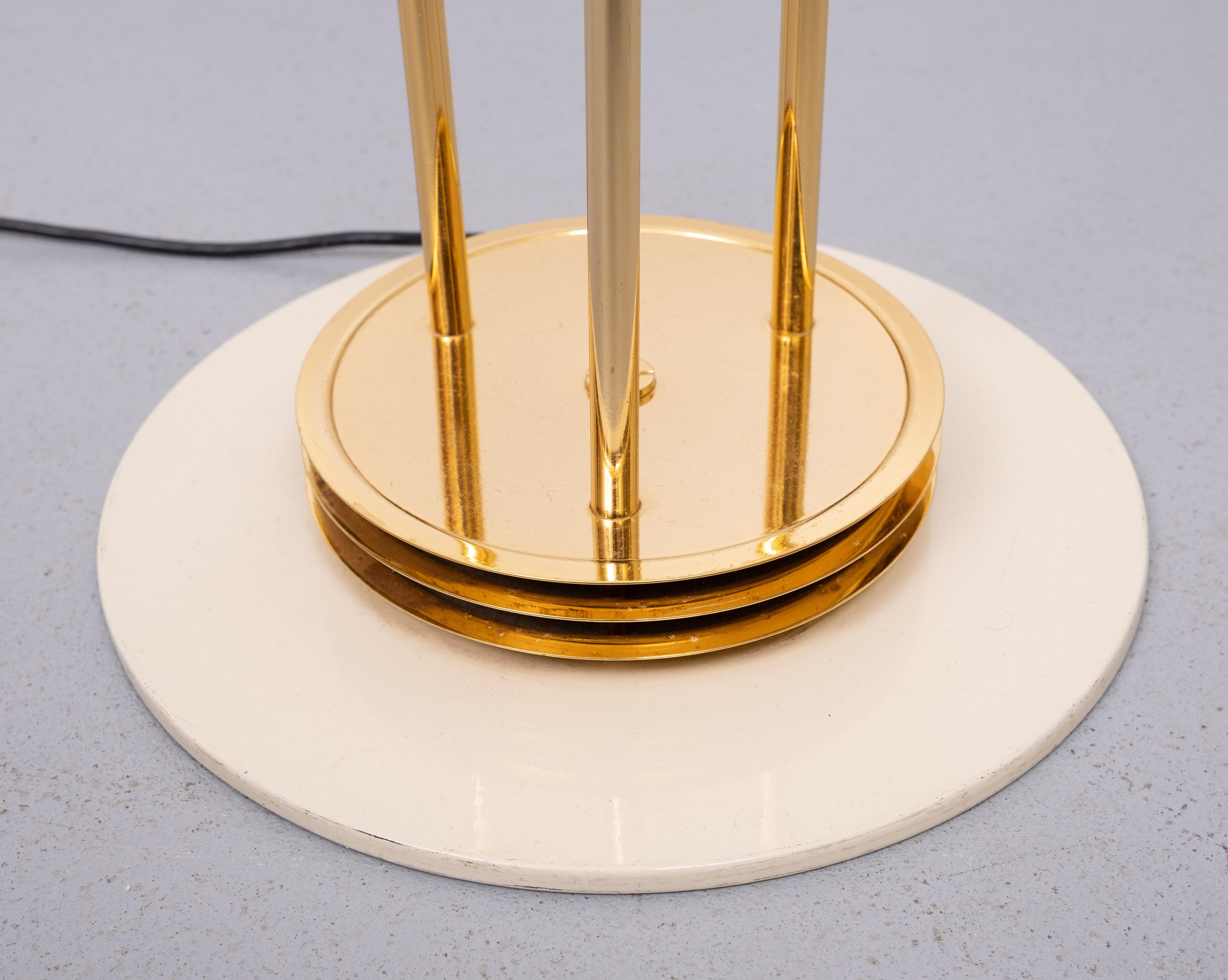 Impressive Large Brass Halogen floor lamp 1980s In Good Condition For Sale In Den Haag, NL