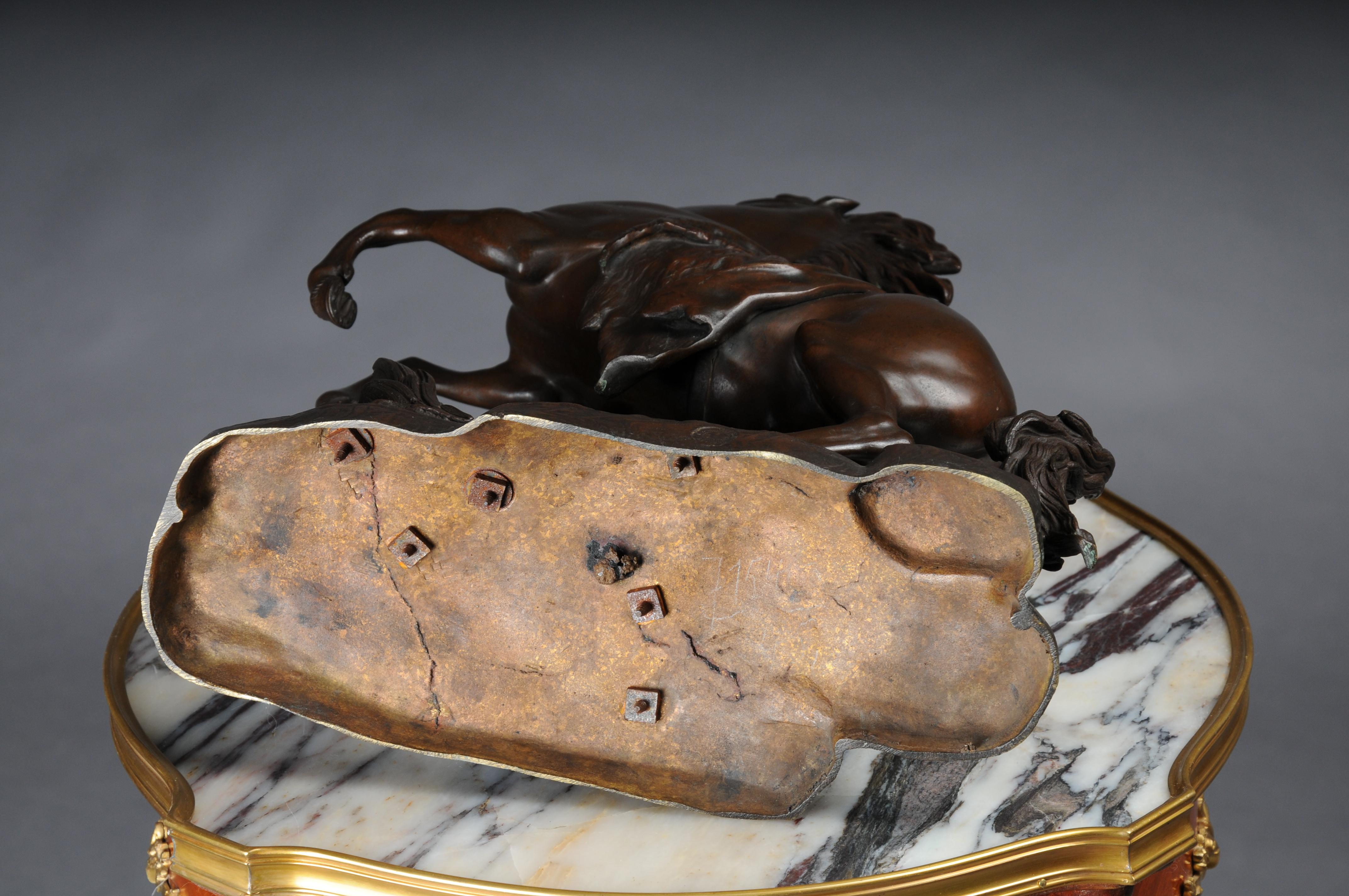 Impressionante scultura di cavallo in bronzo di grandi dimensioni Pesade posa con l'atleta in vendita 14