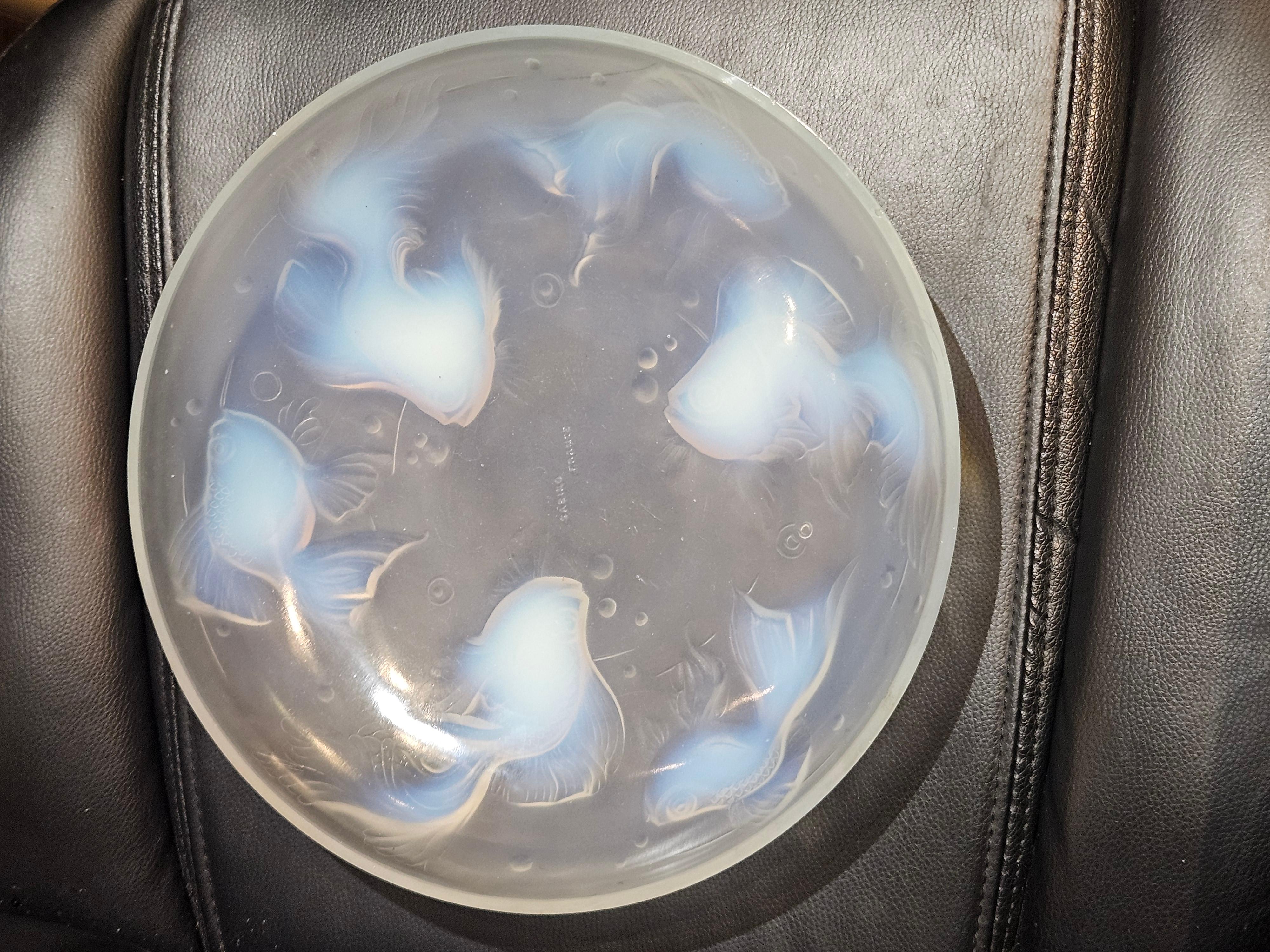 The Following Items we are offering is an Estate Art Deco Opalescent Fish Centerpiece Bowl conjoined with Fish around. Signed with raised Sabino France signature at base. Taken out of Several Million Dollar New York Estate. 

Measurements: 14.25
