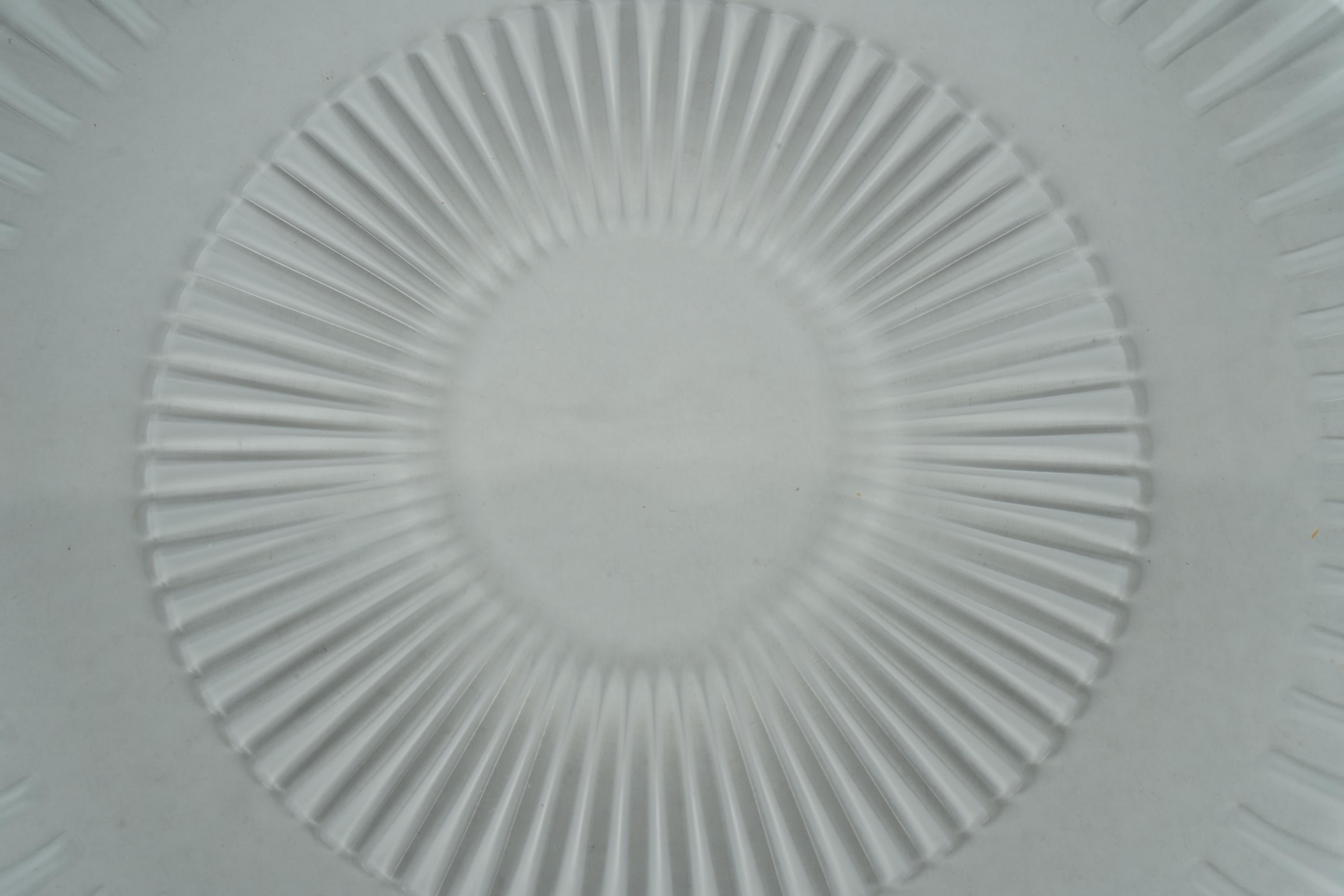 Impressive Large Deluxe Estate Lalique Flower Rimmed Centerpiece Bowl In Good Condition In New York, NY