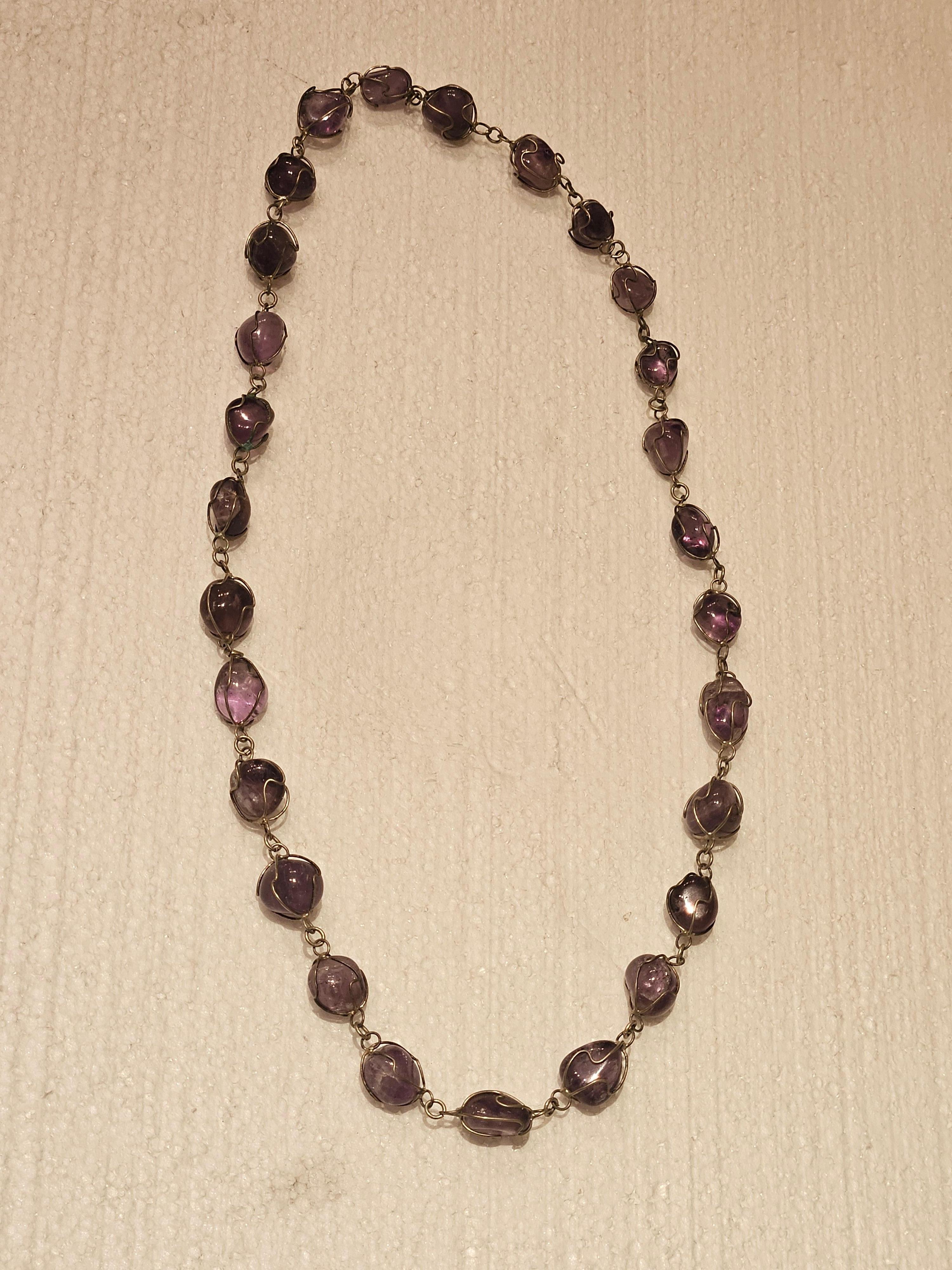 Il seguente articolo che offriamo è questa rara importante splendida collana in argento sterling radiante con ametista. La collana contiene oltre 25 grandi e bellissime gemme di ametista!!! 
Estratto da una proprietà di New York da diversi milioni
