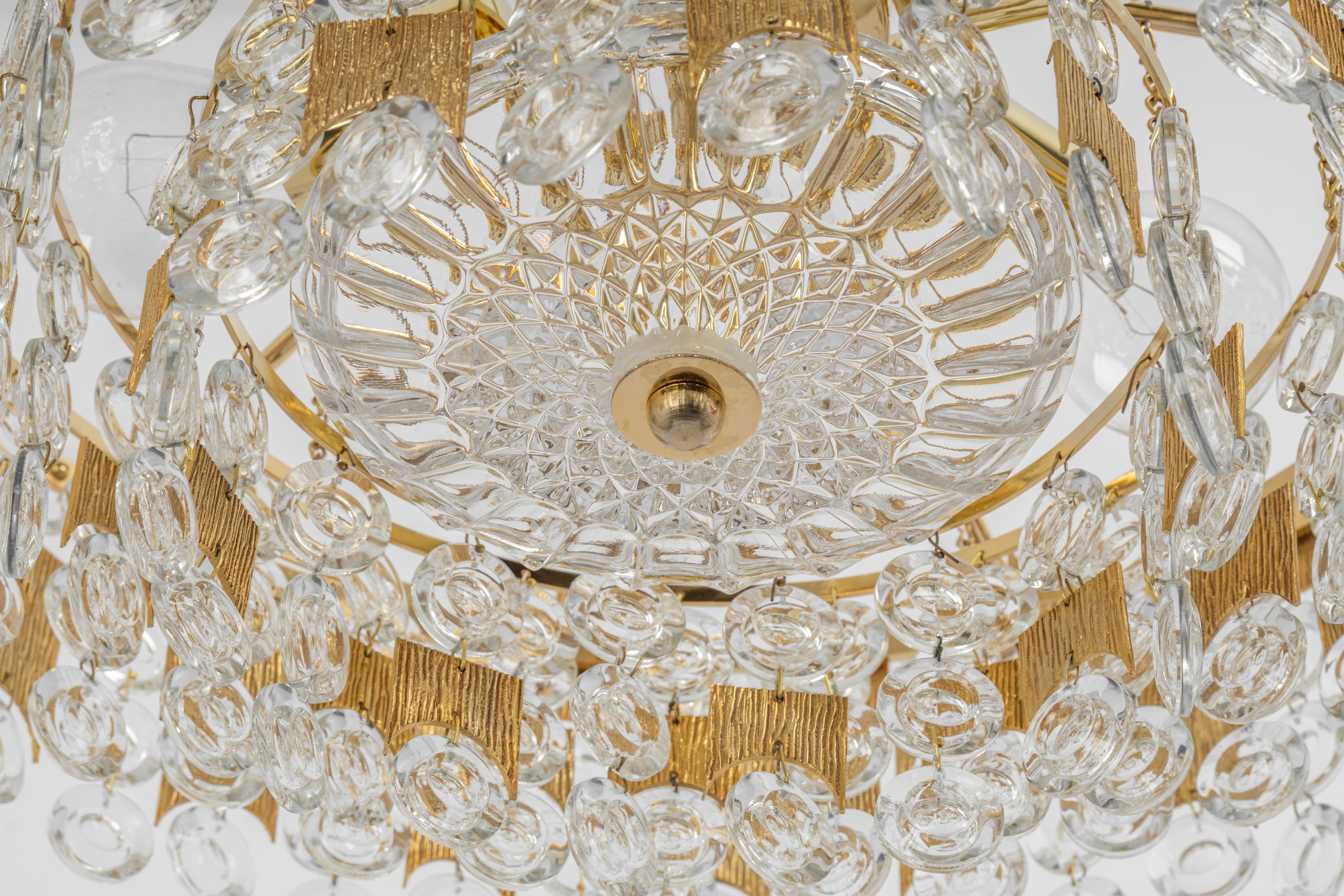 Impressive Large Gilt Brass and Crystal Glass Chandelier by Palwa Germany, 1960s In Good Condition For Sale In Aachen, NRW