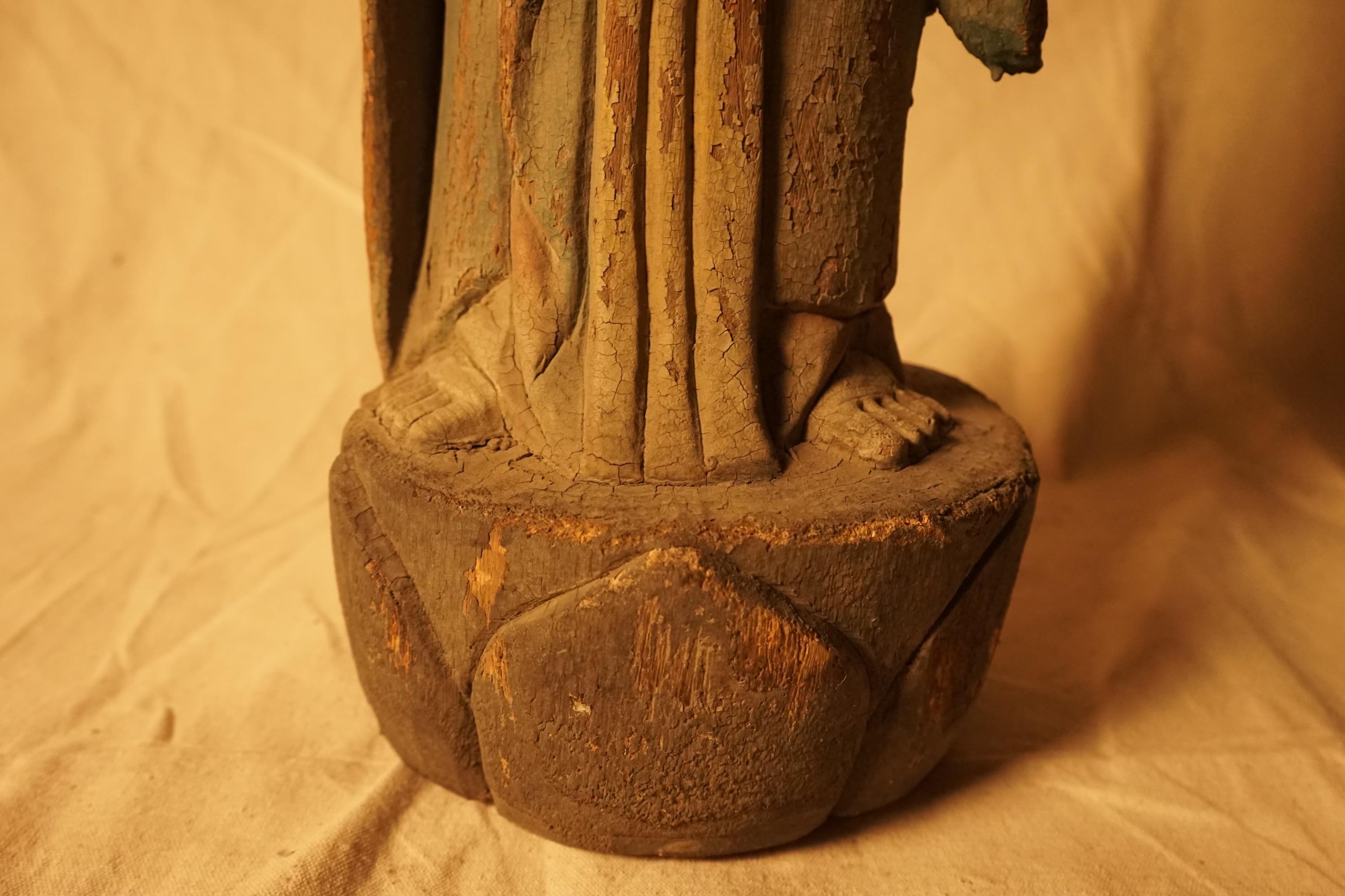 Impressionante grande Buddha in piedi intagliato in Wood Woods con patina invecchiata in vendita 8