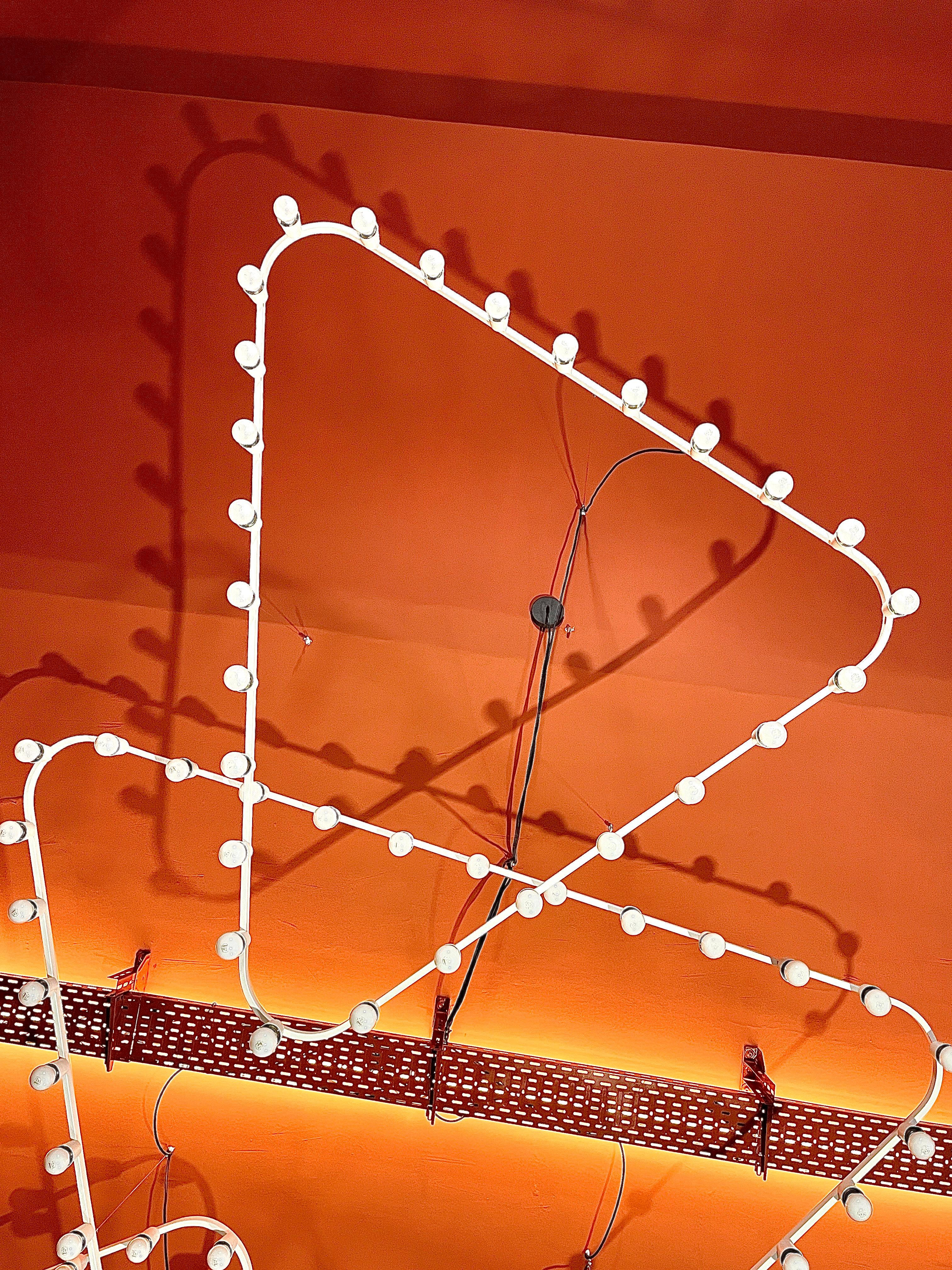 Beeindruckender großer dreieckiger Lichtskulptur-Kronleuchter, Gino Sarfatti-Stil, 1950er Jahre im Angebot 1
