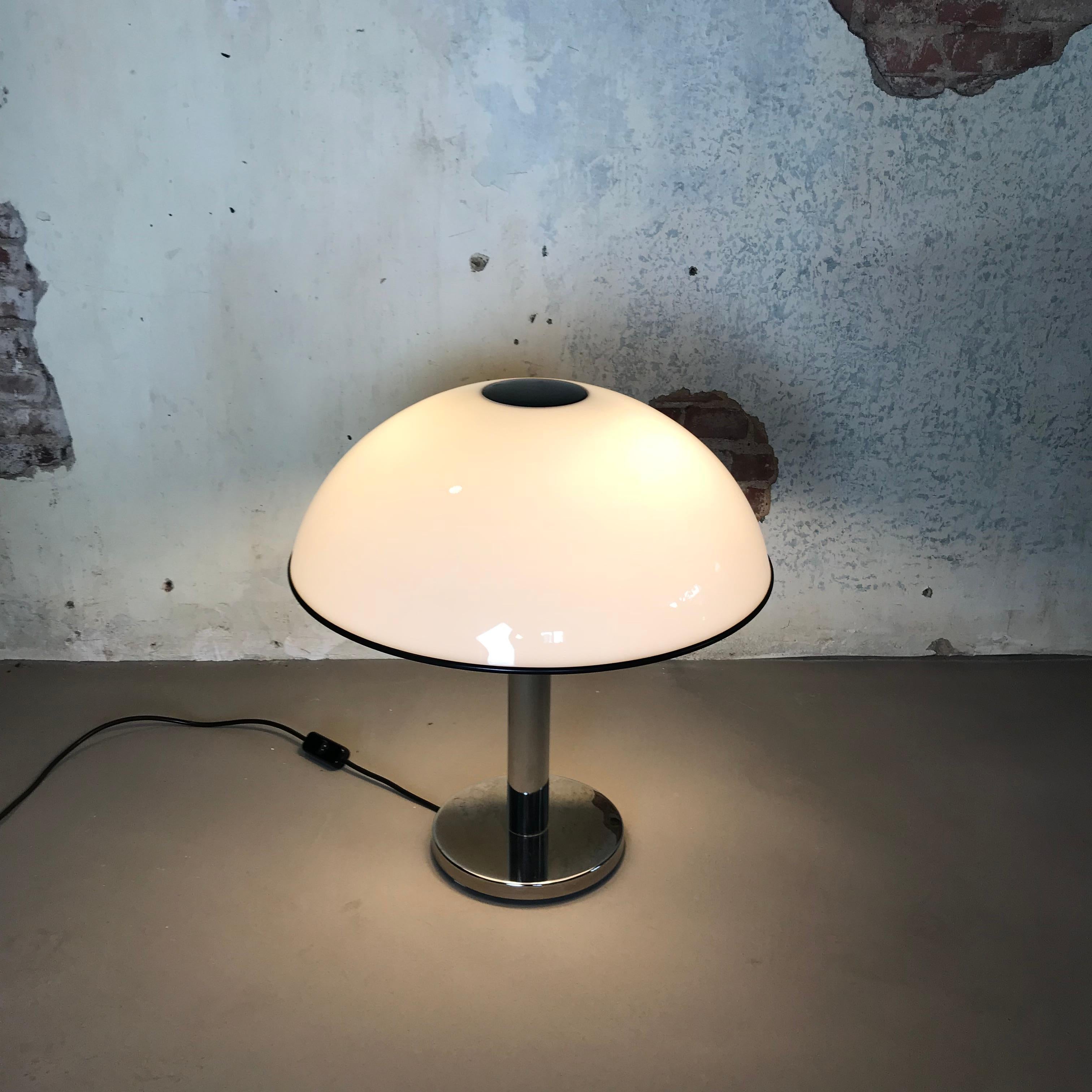 Impressive Large Vintage Table Lamp by RAAK Amsterdam, Netherlands, 1960s In Good Condition For Sale In Enschede, NL