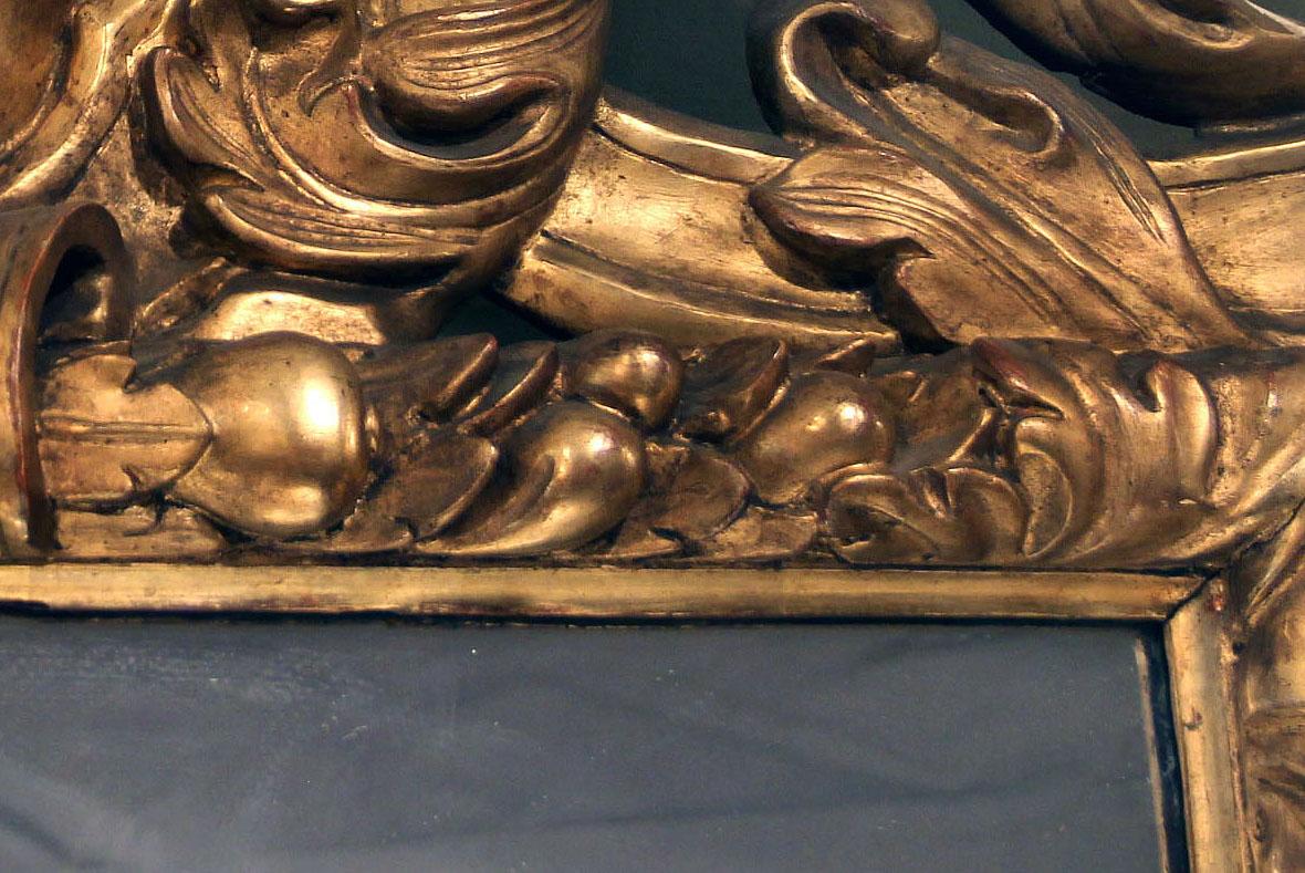 Français Impressionnant miroir de style rococo de la fin du 19ème siècle en bois doré sculpté en vente