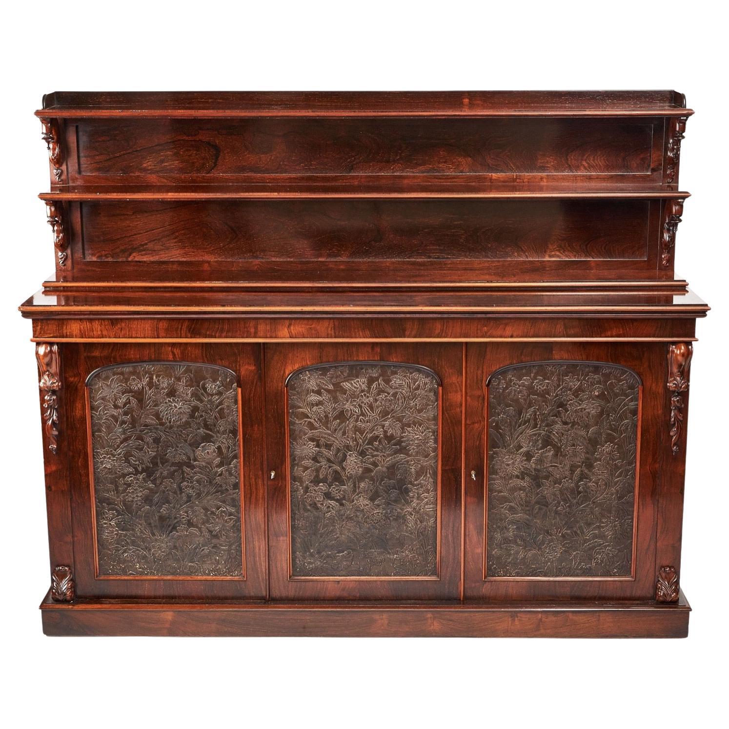 Impresionante mueble auxiliar de 3 puertas Goncalo Alves de la Regencia Tardía