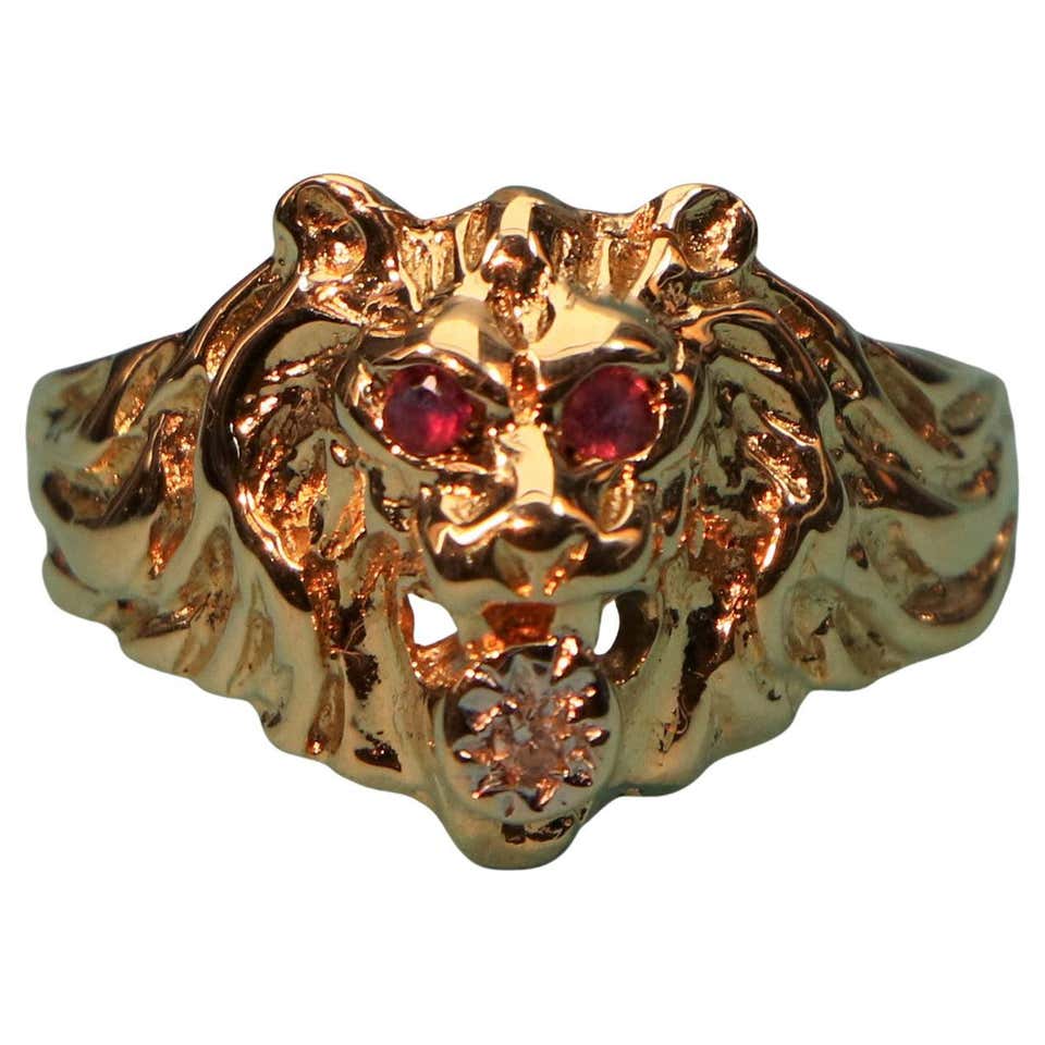 Stylized Ruby Diamond Gold Lion Ring For Sale at 1stDibs