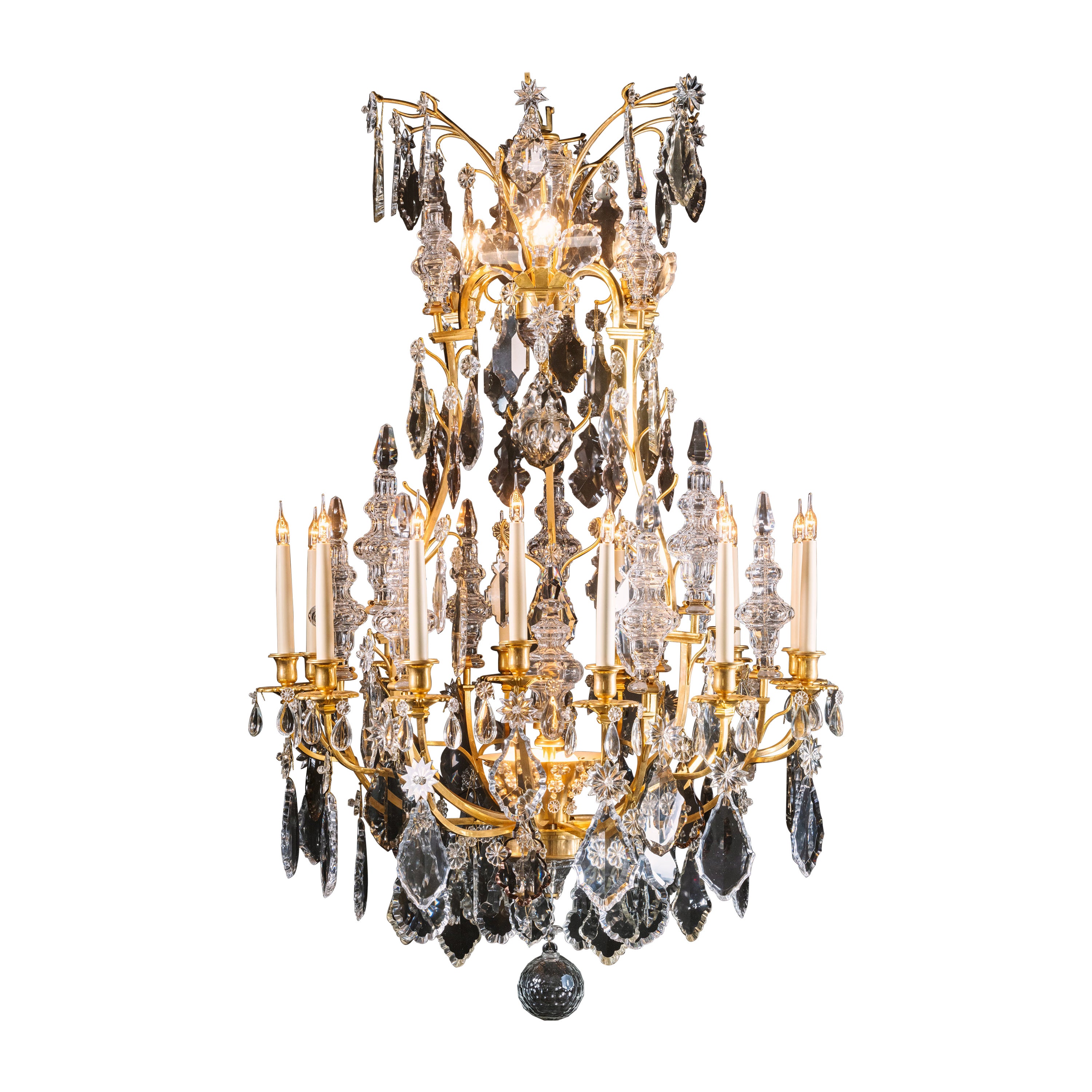 Impressionnant lustre de style Louis XV en bronze doré et cristal taillé et verre moulé de quinze pièces en vente