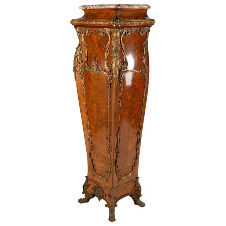 A very impressive good quality 19th century marble topped, marquetry inlaid pedestal, having wonderful gilded ormolu mounts of scrolling foliage, fine quality marquetry inlaid decoration depicting flowers and leaves to the sides and front, raised on