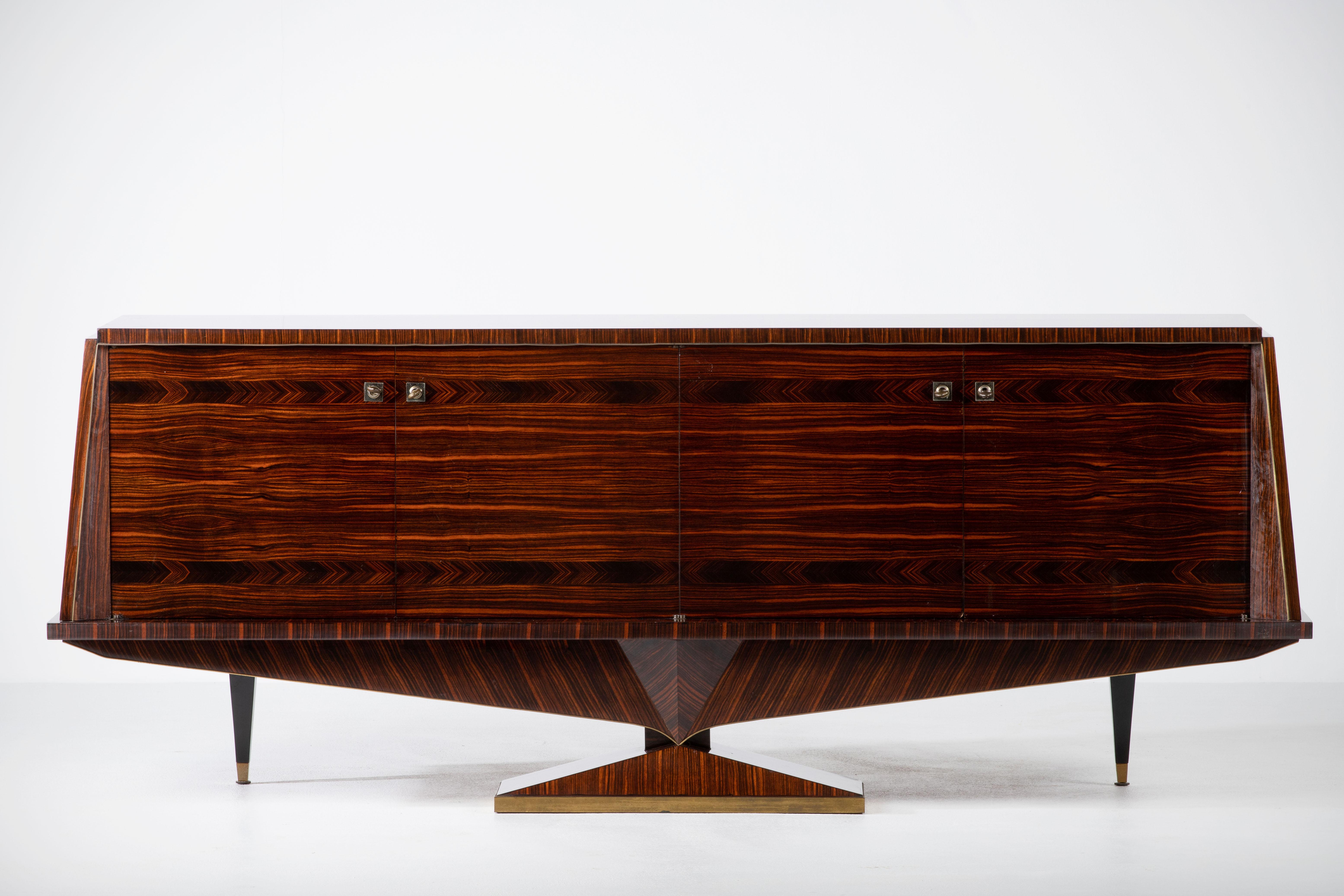Beeindruckendes Sideboard aus Makassar, Frankreich, 1960er Jahre (Moderne der Mitte des Jahrhunderts) im Angebot