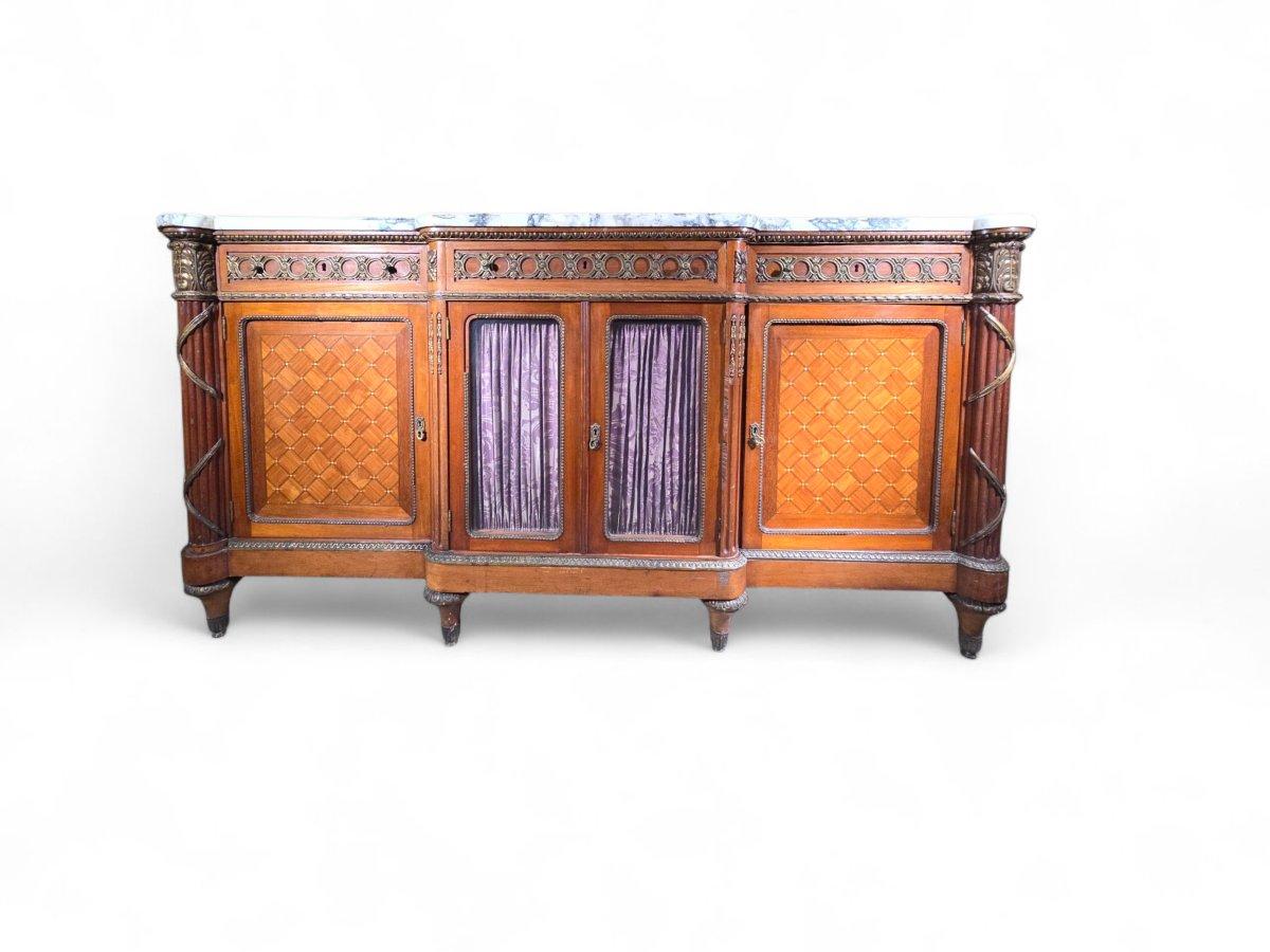 
A superb Belle Époque-style breakfast buffet, crafted around 1900 in solid mahogany and adorned with finely crafted gilt bronzes. This stately piece is distinguished by its generous proportions and classical elegance.

Topped with an imposing