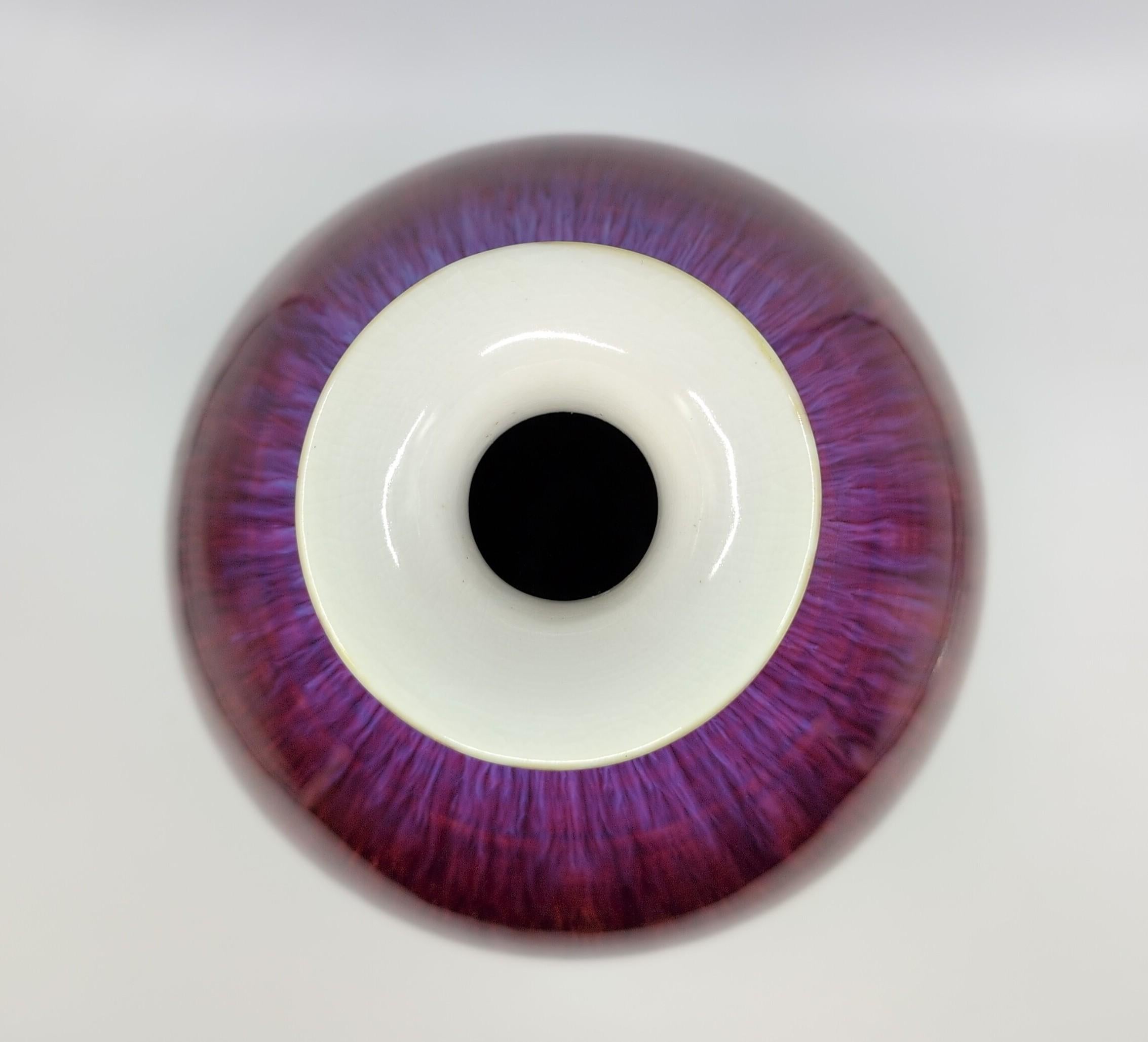 Chinois Impressionnant vase chinois à glaçure flambée du milieu du 20e siècle, marque Jingdezhen Jianguo en vente