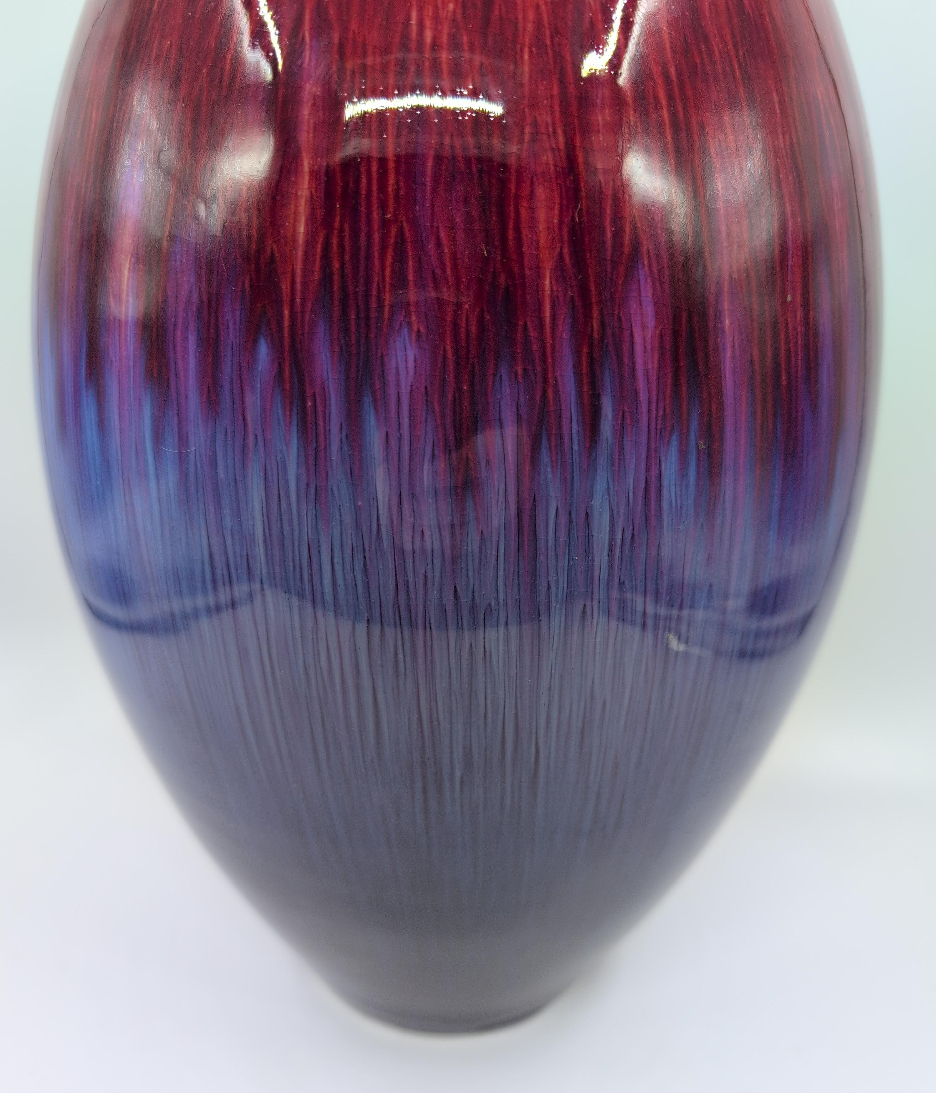 Impressionnant vase chinois à glaçure flambée du milieu du 20e siècle, marque Jingdezhen Jianguo Excellent état - En vente à Richmond, CA