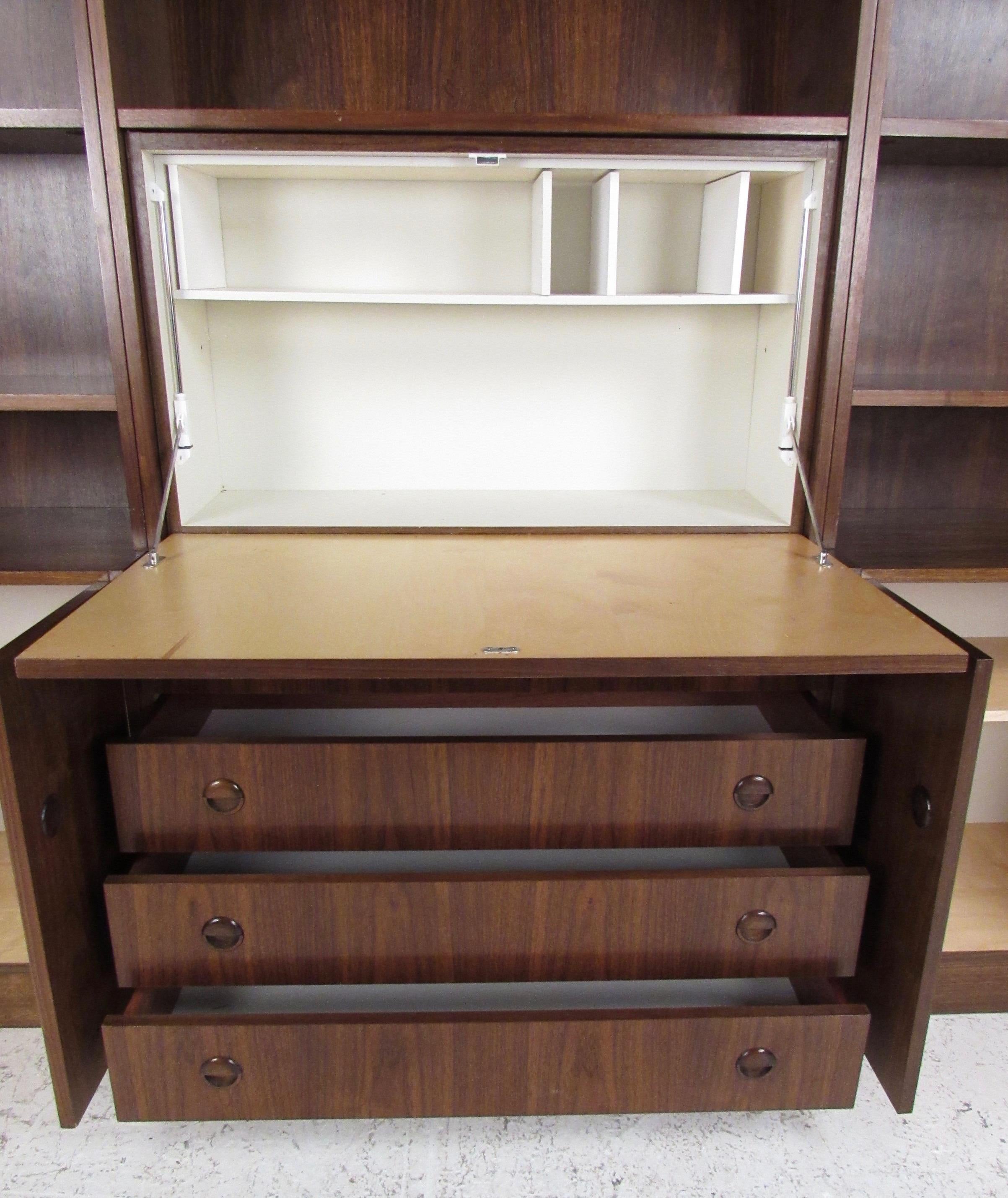 Mid-20th Century Impressive Mid-Century Modern Bookcase or Wall Unit