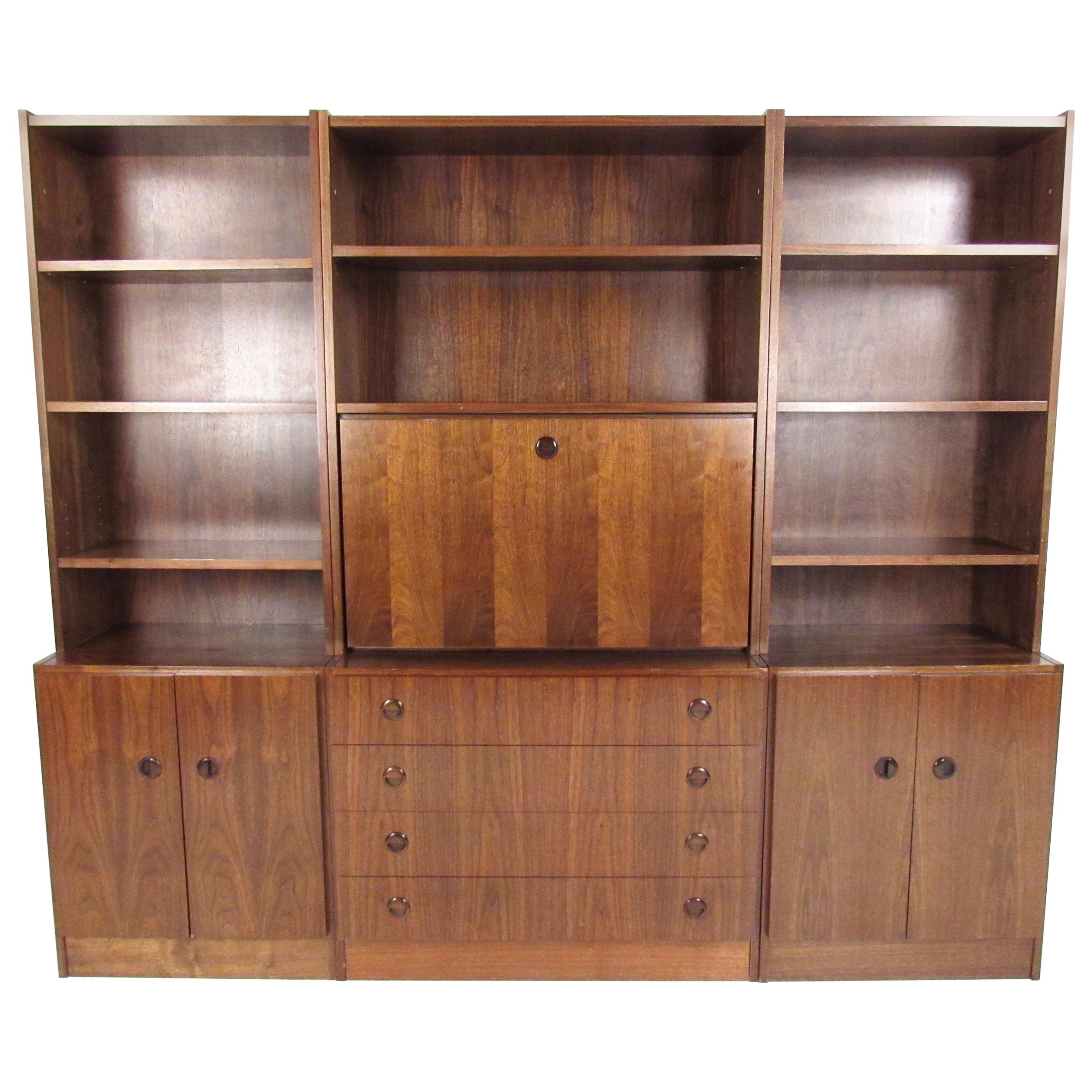 Impressive Mid-Century Modern Bookcase or Wall Unit