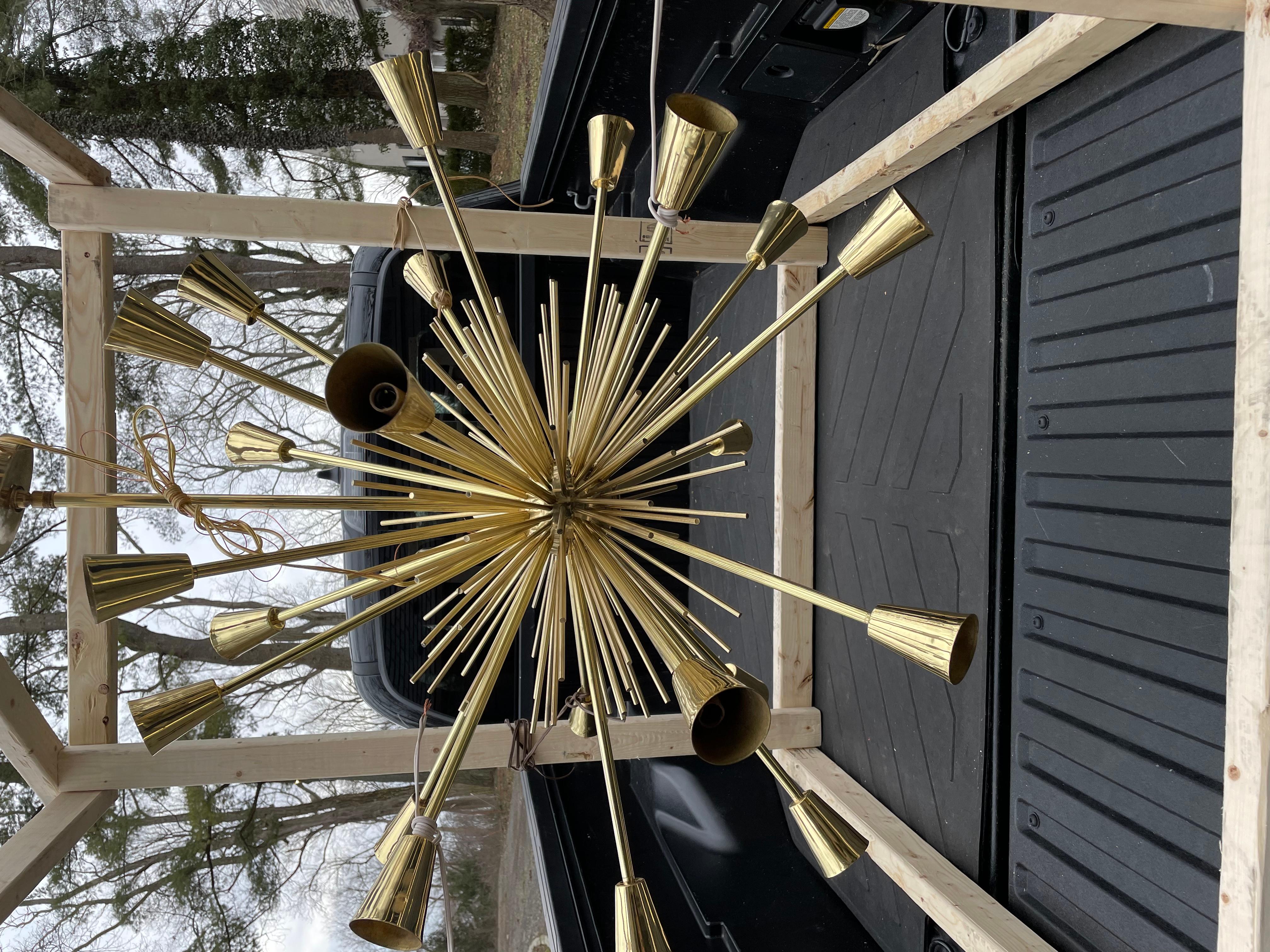 American Impressive Mid-Century Modern Brass Sputnik Chandelier with 25 Sockets