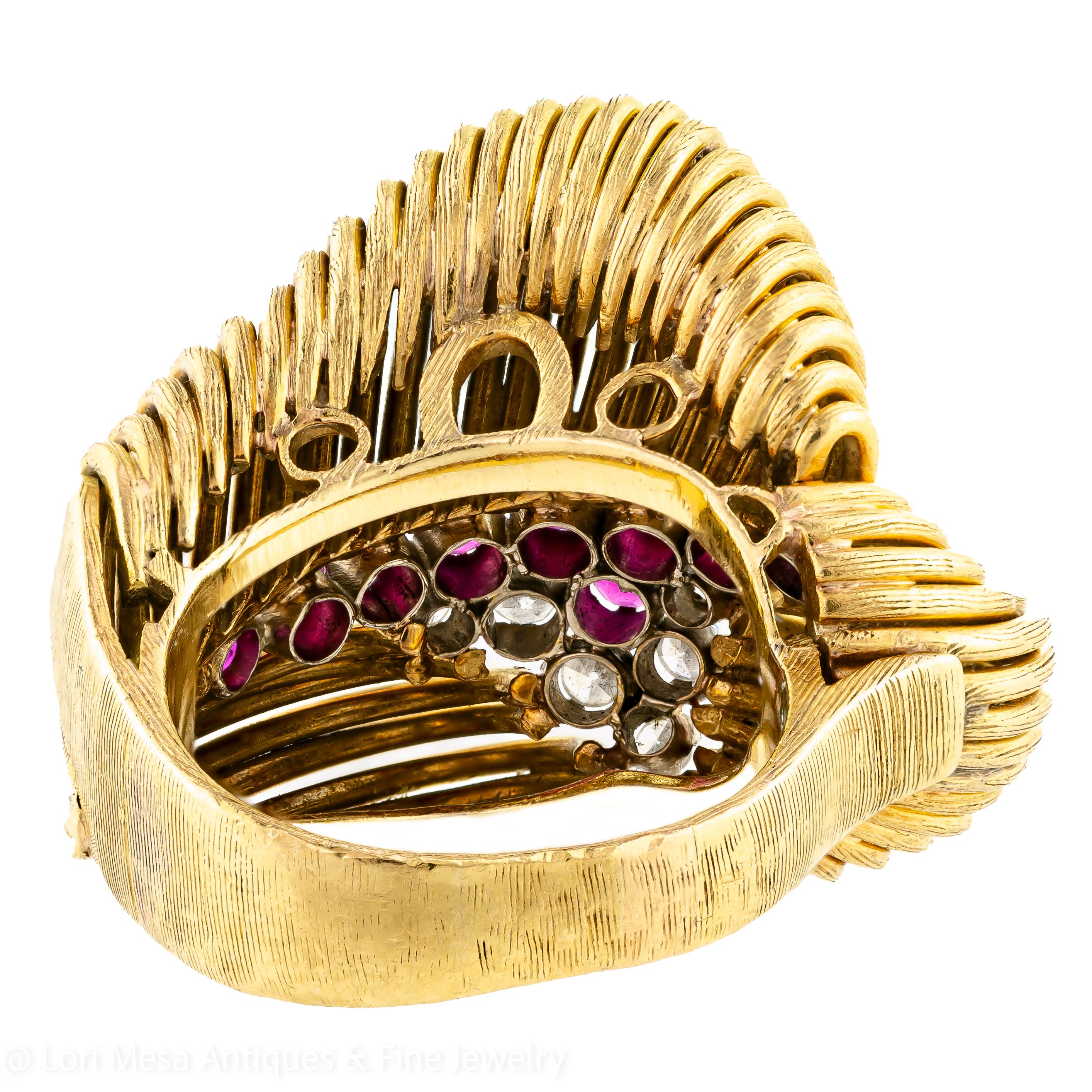 Round Cut Impressive Mid-Century Ruby Diamond and Yellow Gold Ring For Sale