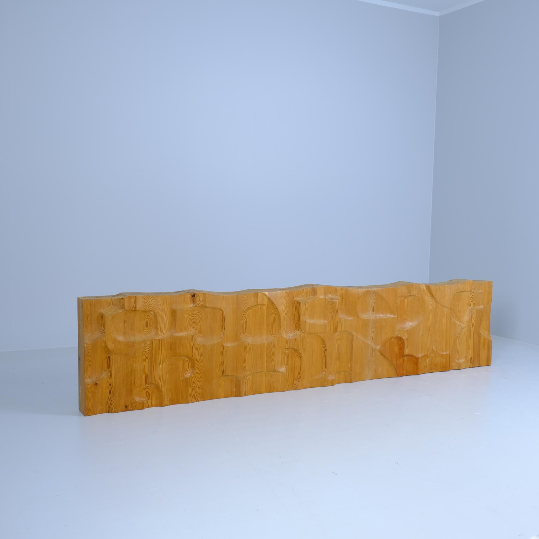 Impresionante escultura modernista de madera del escultor finlandés Pentti Papinaho 1964 en venta 3