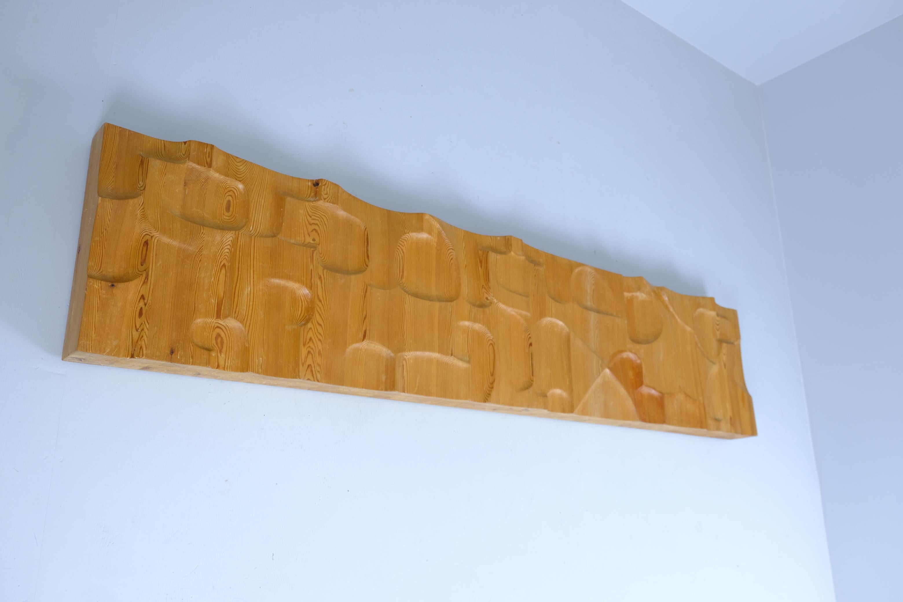 Impresionante escultura modernista de madera del escultor finlandés Pentti Papinaho 1964 Pino en venta