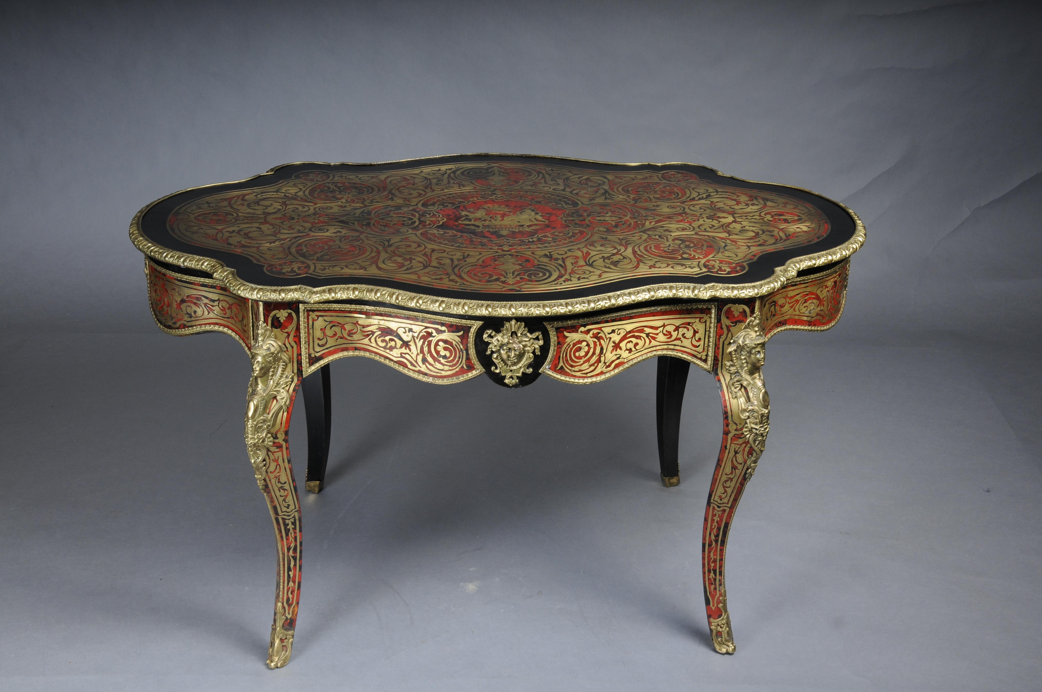 Sculpté à la main Impressionnante table de salon Napoléon III avec incrustations Boulle vers 1870 en vente