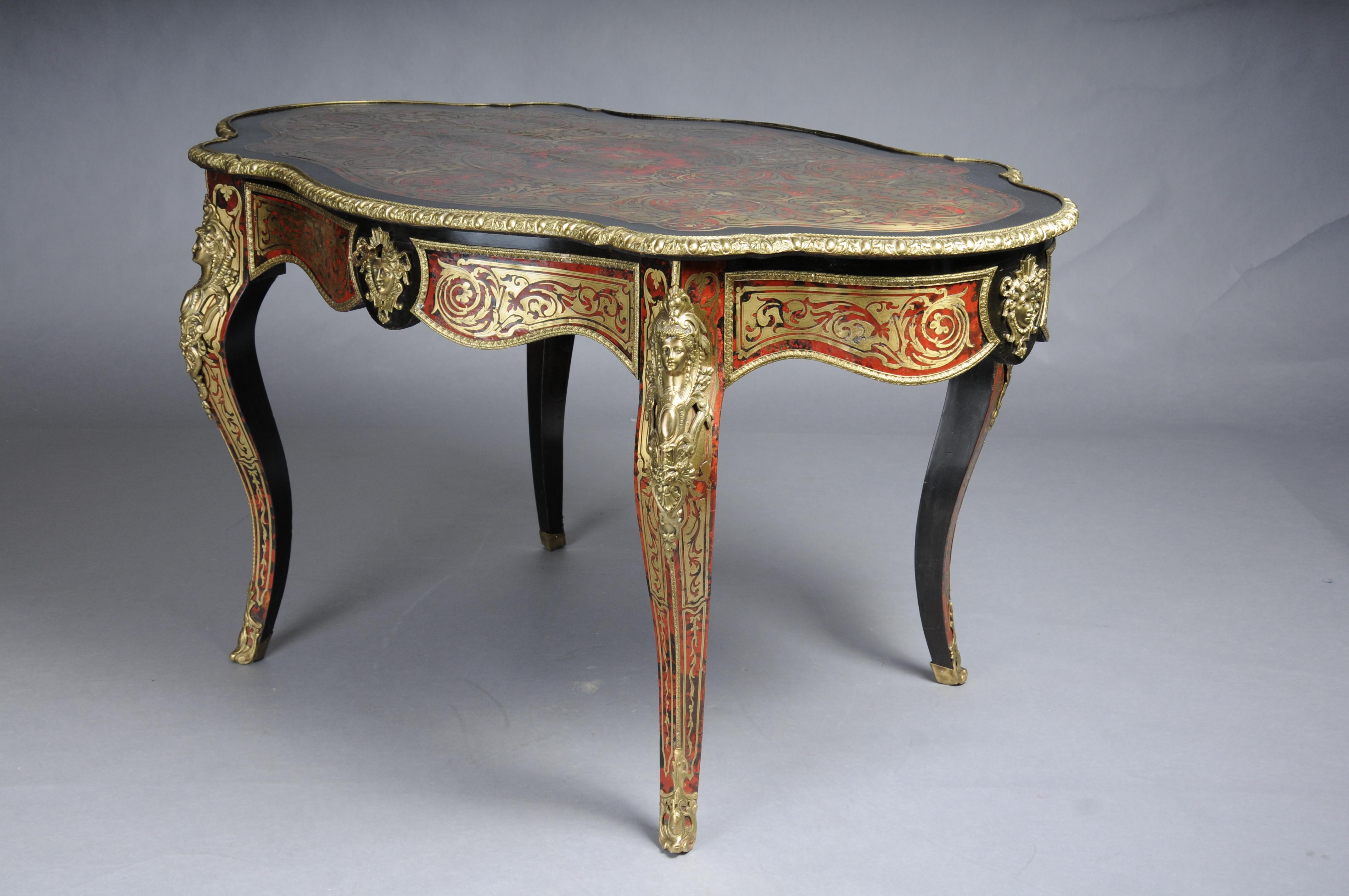Milieu du XIXe siècle Impressionnante table de salon Napoléon III avec incrustations Boulle vers 1870 en vente