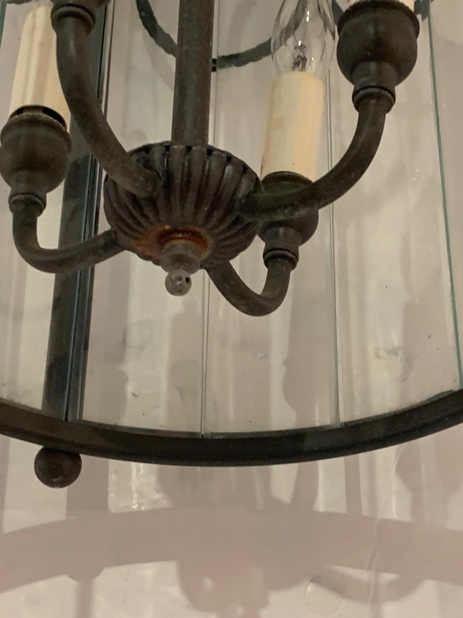 Beeindruckende neoklassische Kronleuchter-Laterne aus patinierter Bronze und Glas mit Anhänger (Patiniert) im Angebot
