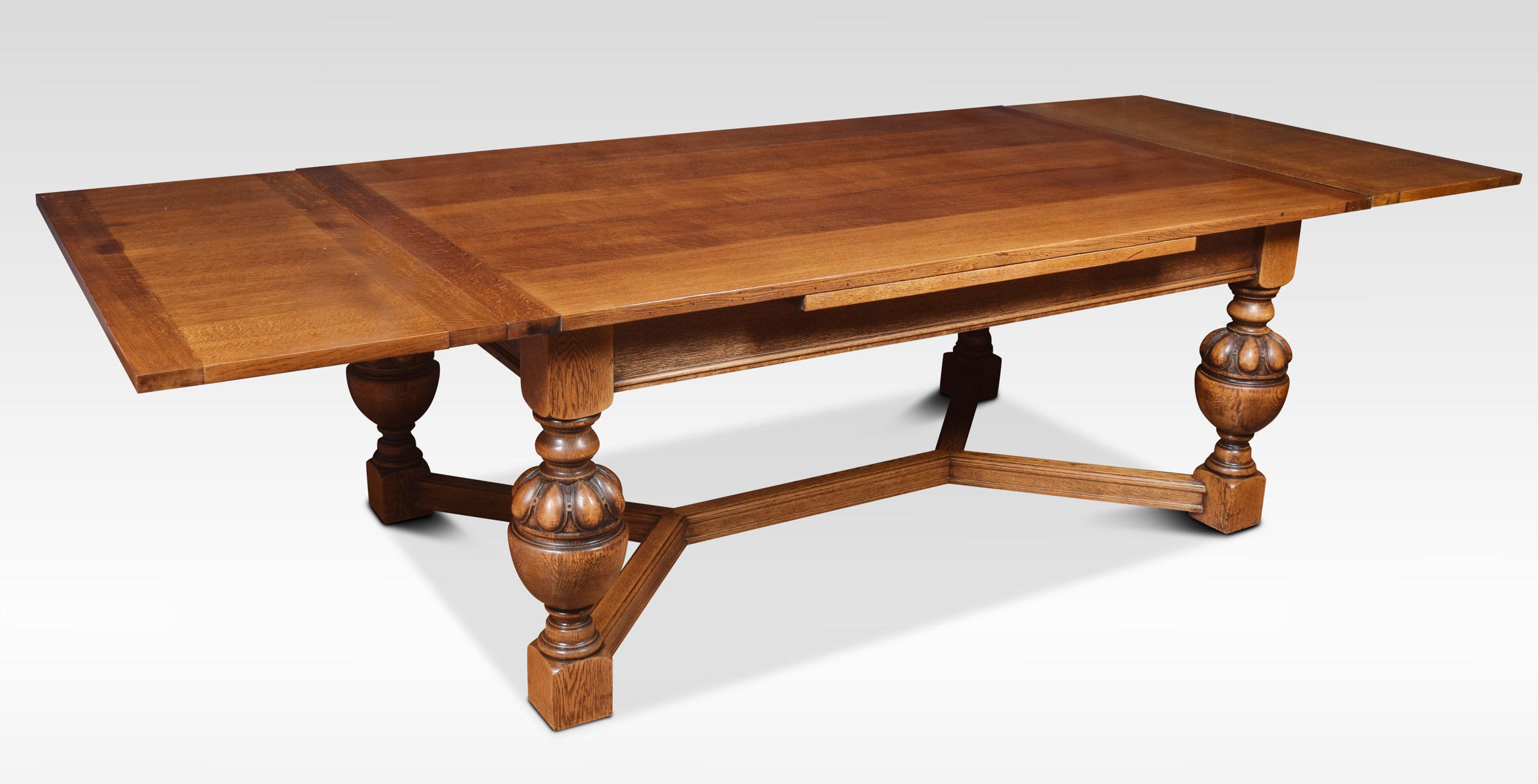 Impressive Oak Draw-Leaf Table In Good Condition In Cheshire, GB