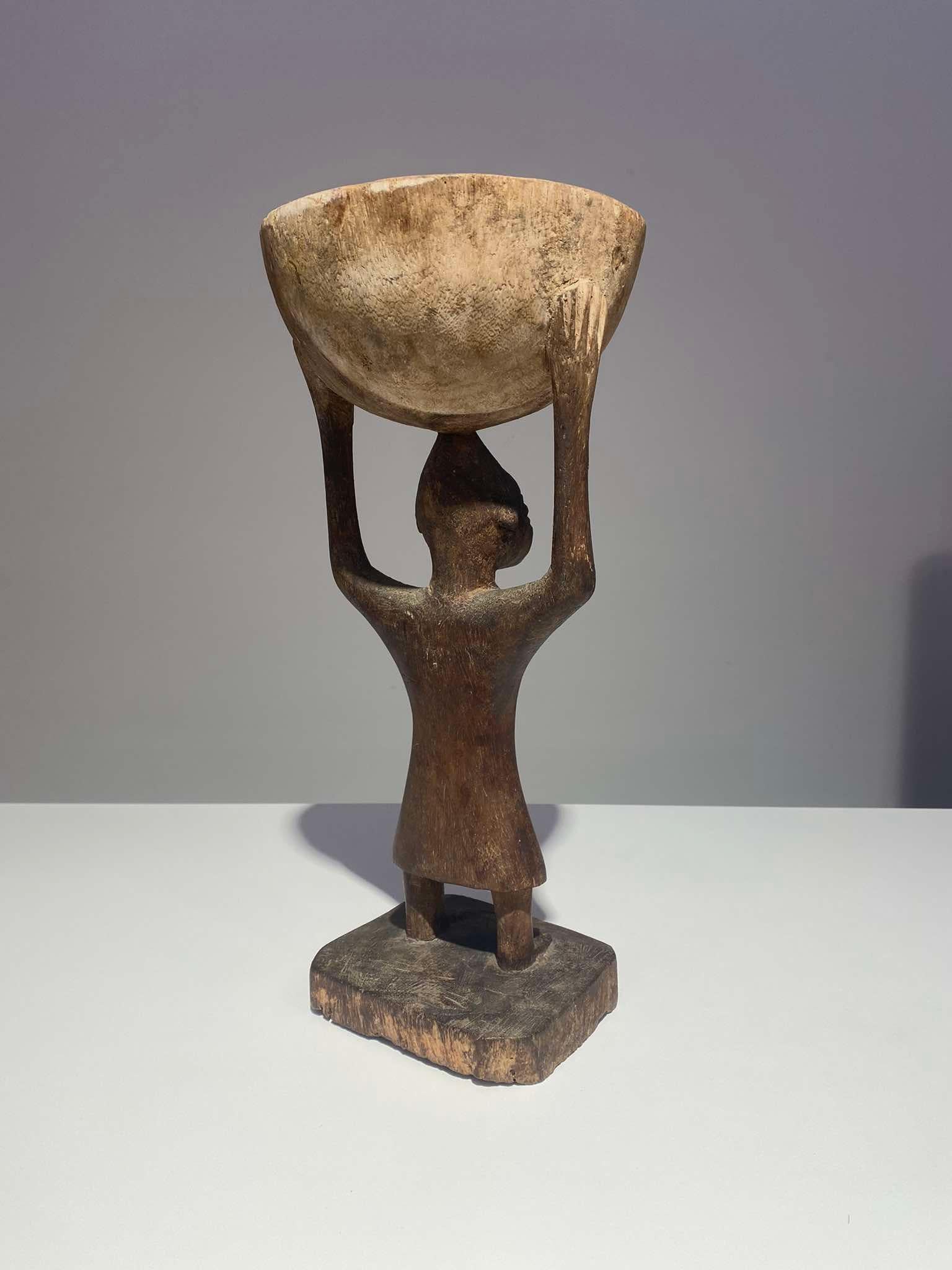 Impressive Old Yoruba or Fon Cup Carrier - Nigeria - Benin - Before 1920 For Sale 1