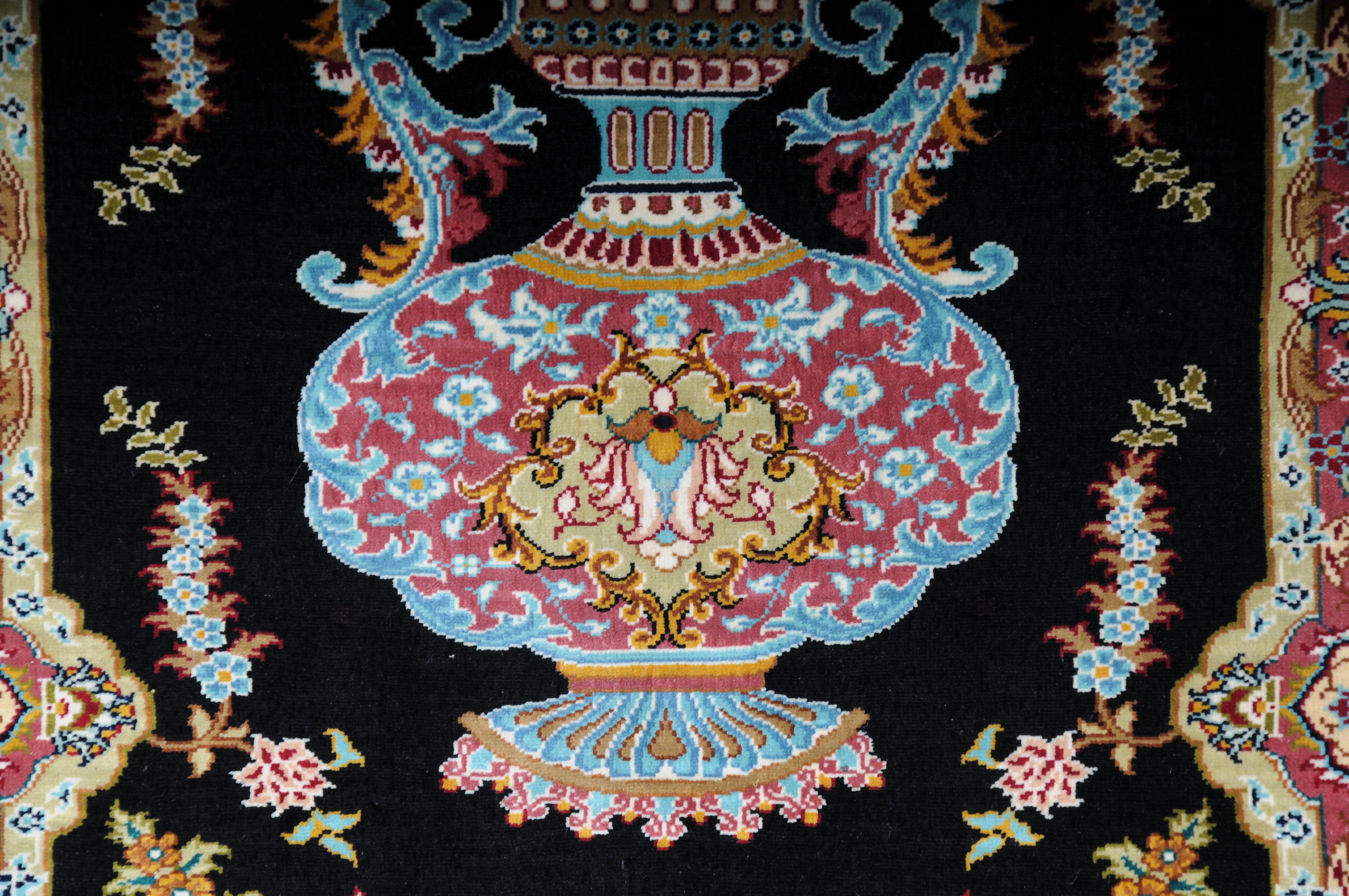 Impressive Ozipek silk carpet/tapestry Hereke signed, 20th Century In Good Condition For Sale In Berlin, DE