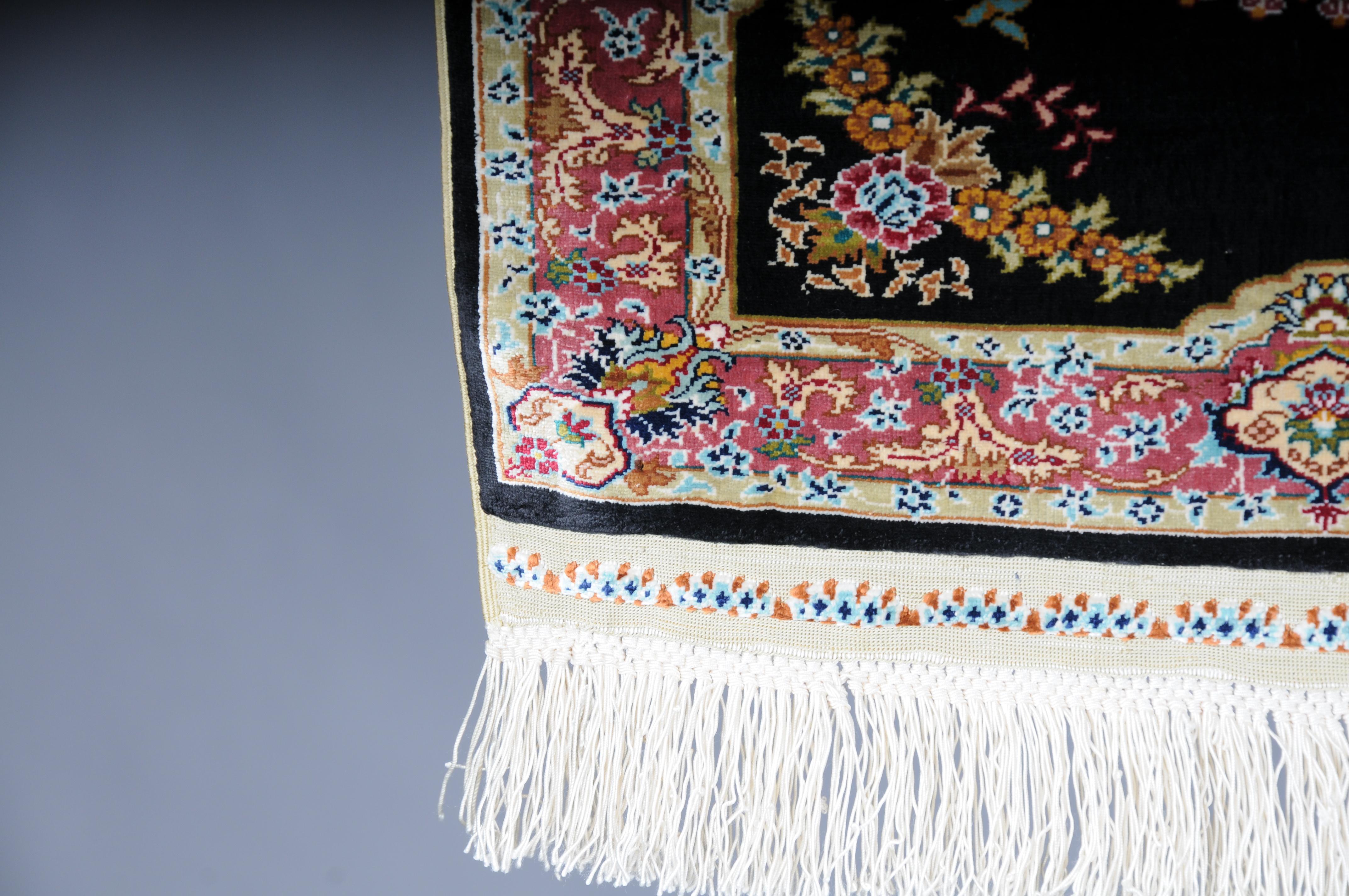 Seta Impressionante tappeto/tapestry in seta di Ozipek firmato Hereke, 20° secolo in vendita