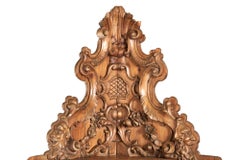 Impresionante Par de Estantes Esquineros Italianos de Madera de Tilo Tallada del Siglo XIX