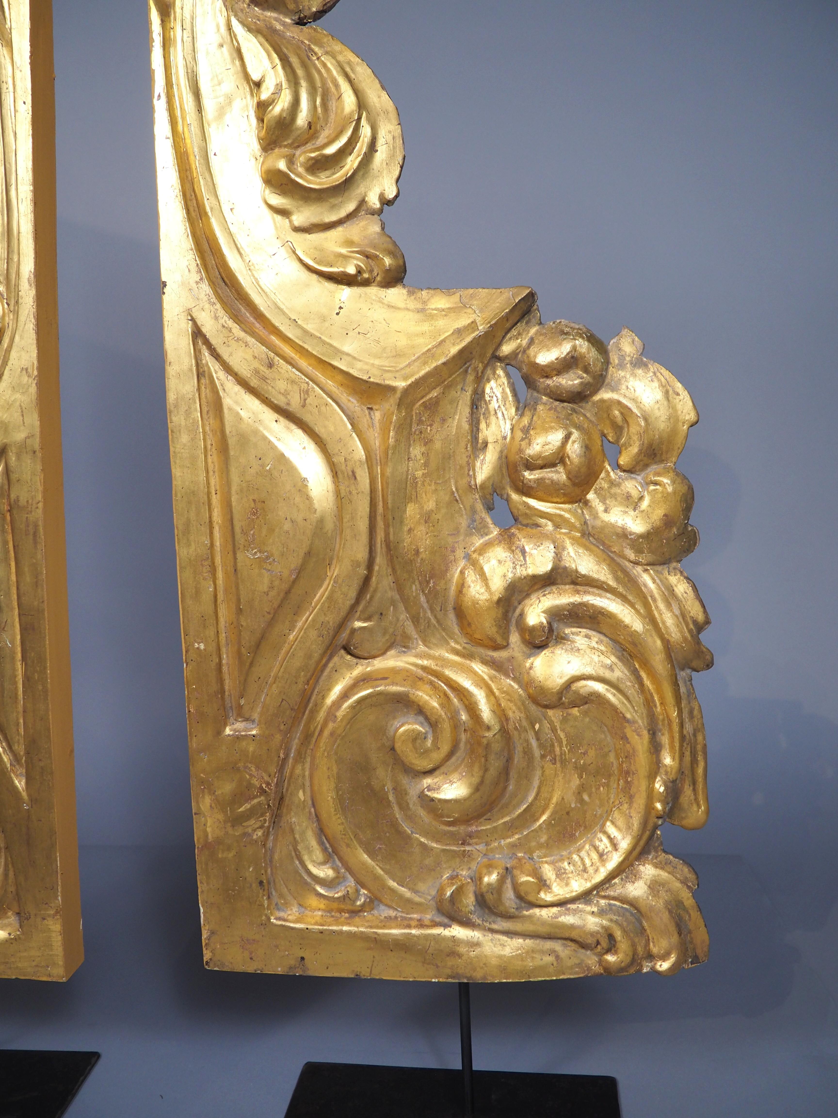 Impressionnante paire de sculptures en bois doré du XVIIIe siècle provenant de Nice, France, H-39.75 in. en vente 4