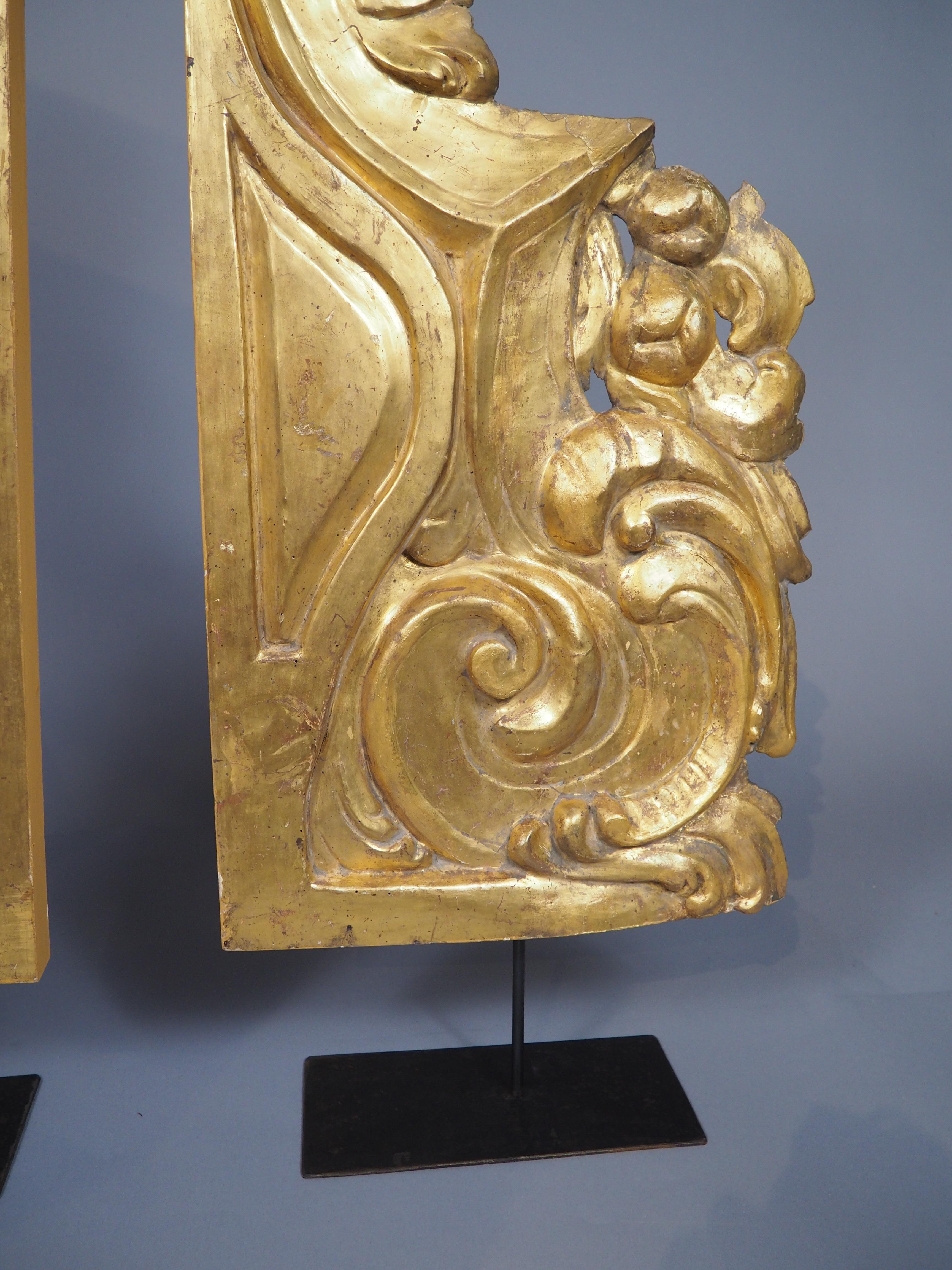 Impressionnante paire de sculptures en bois doré du XVIIIe siècle provenant de Nice, France, H-39.75 in. Bon état - En vente à Dallas, TX