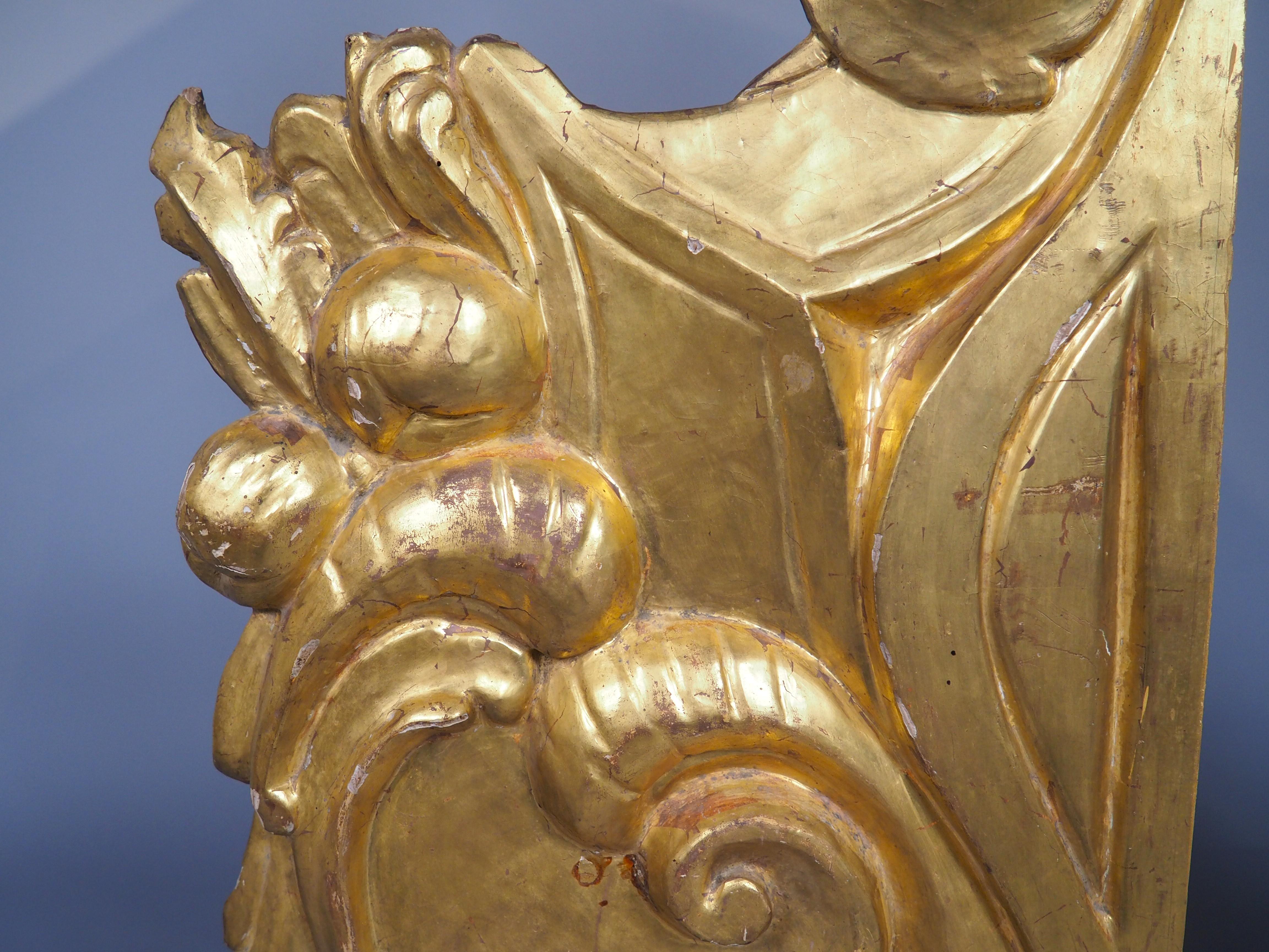 XVIIIe siècle et antérieur Impressionnante paire de sculptures en bois doré du XVIIIe siècle provenant de Nice, France, H-39.75 in. en vente